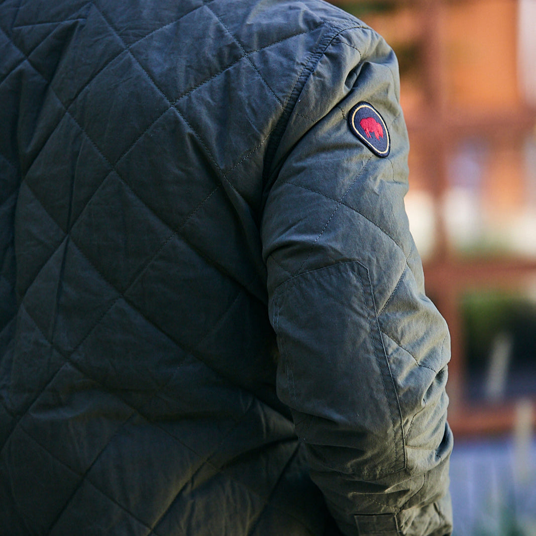 Highland Field Quilted Jacket for Men & Women - Lightweight Water-Resistant Outdoor Jacket for Hiking, Camping & Fall Fashion