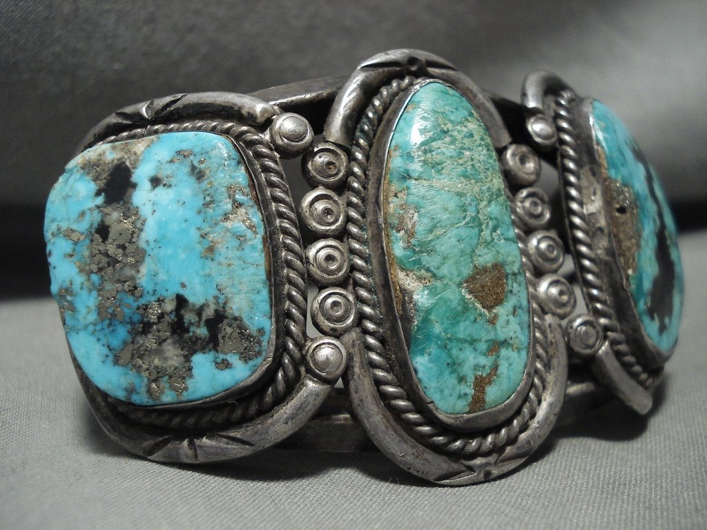 Vintage Navajo Turquoise Native American Jewelry - Sterling Silver Bracelet for Women - Handmade Southwest Boho Style Accessory - Perfect for Festivals, Weddings & Boho Fashion