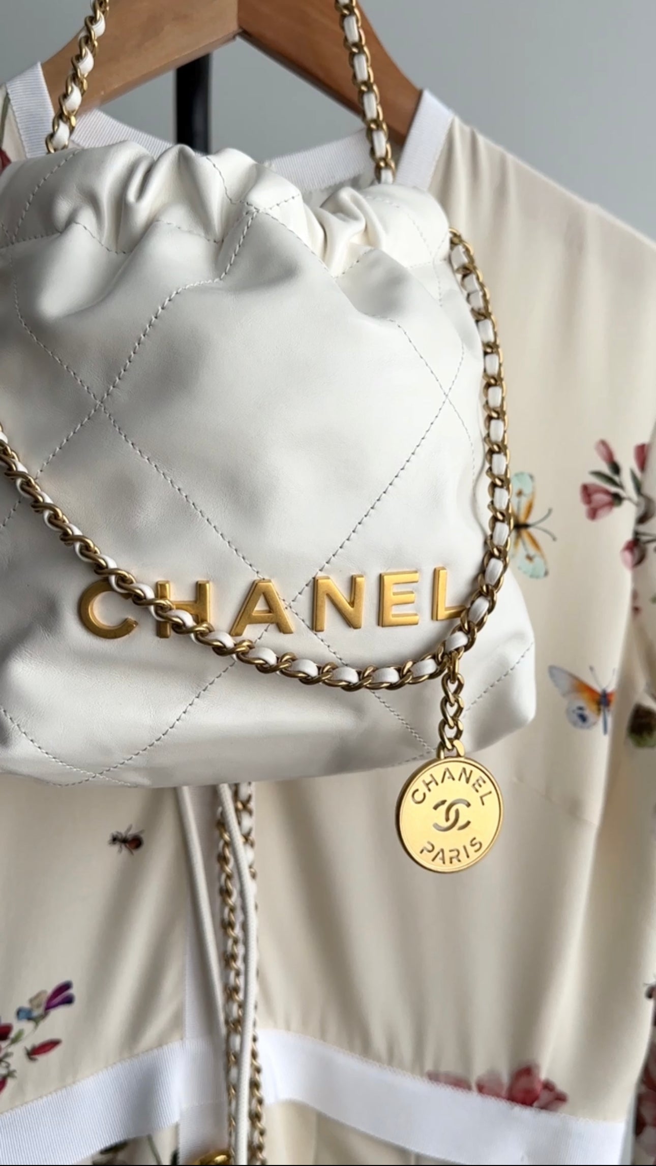 Chanel 22 Mini Chain Bag in White Glossed Leather with Signature Logo - Perfect for Evening Events, Date Nights & Luxury Fashion Accessories