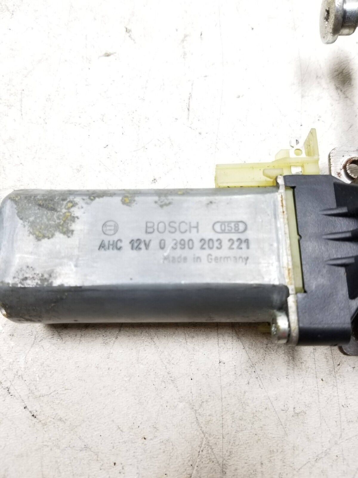 Original Porsche Cayenne Front Passenger Seat Adjustment Motor - 3PCS OEM Replacement Part for 2004-2006 Models | Perfect for Seat Repair & Comfort Upgrade
