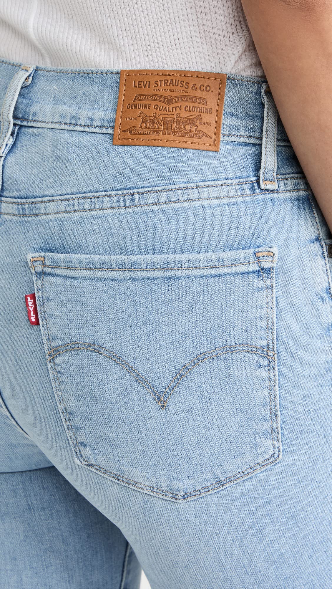 Levi's Women's Premium 724 High Rise Straight Jeans - Slim Fit Stretch Denim Pants for Casual Wear & Everyday Outfits