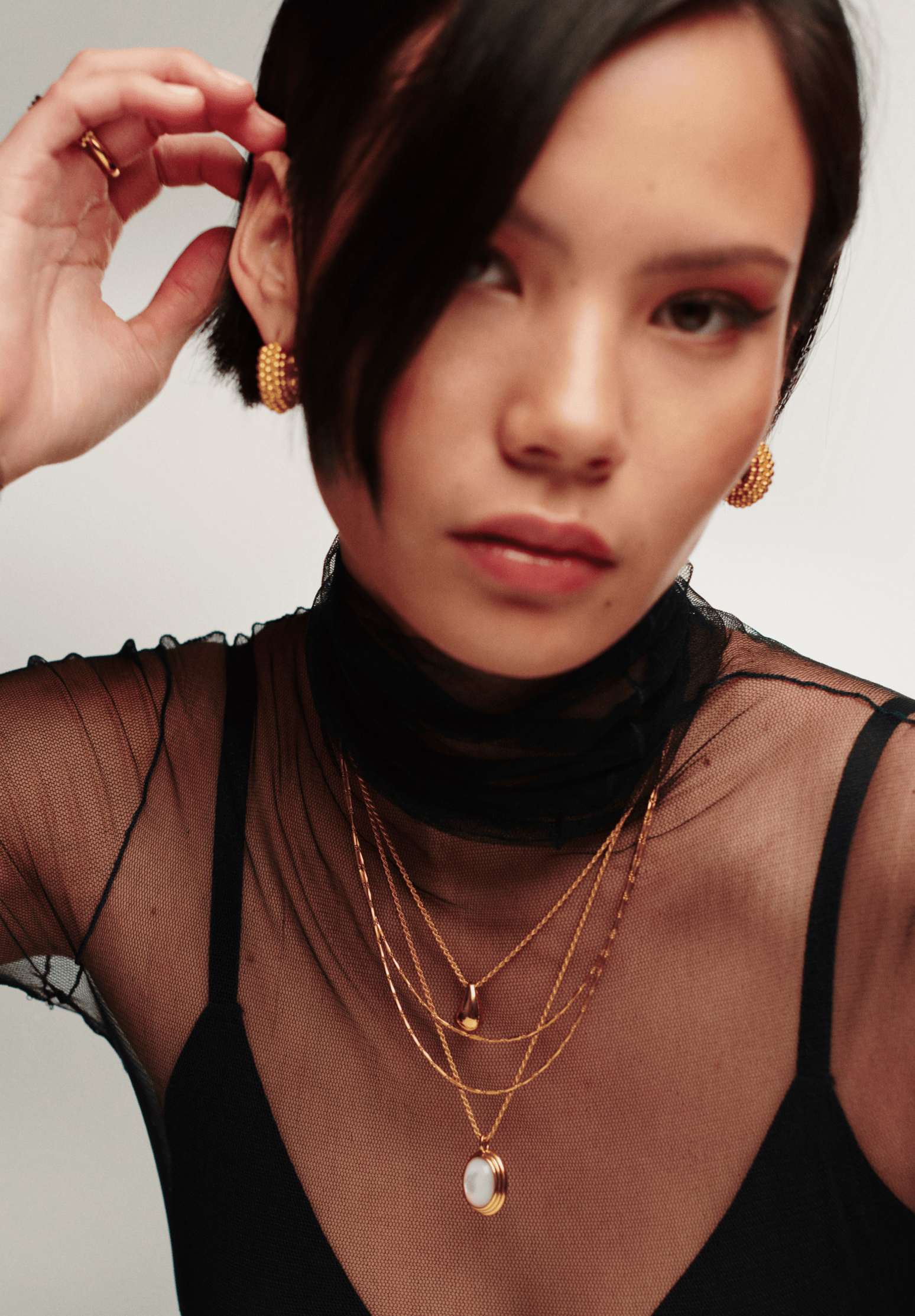 Elegant Savi Ridge Oval Gemstone Pendant Necklace for Women - Perfect for Weddings, Parties & Everyday Wear