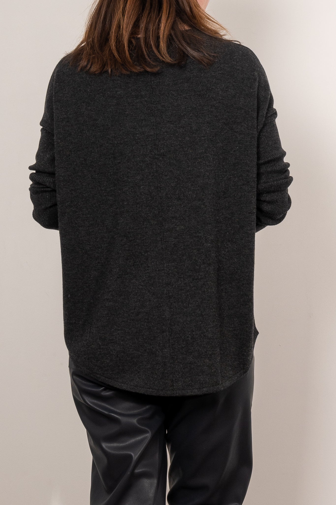 Bridge & Lord Queen Curved Crew Pullover Sweater - Women's Casual Knit Top for Fall & Winter | Perfect for Office, Date Night & Weekend Outings