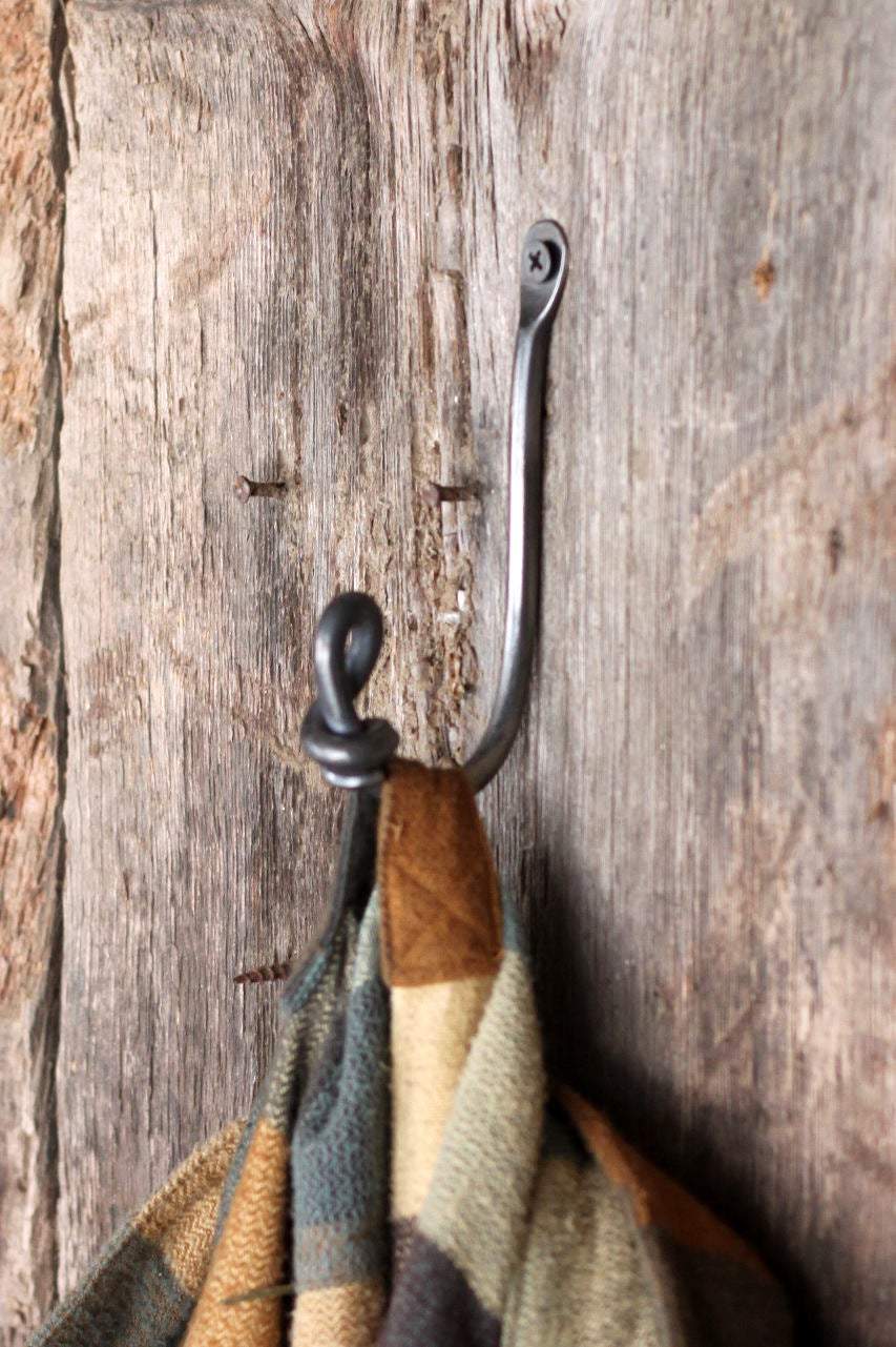 Ivy Vine Wall Hook - Decorative Plant Hooks for Hanging Plants, Keys & Home Decor - Perfect for Indoor & Outdoor Garden Decorations
