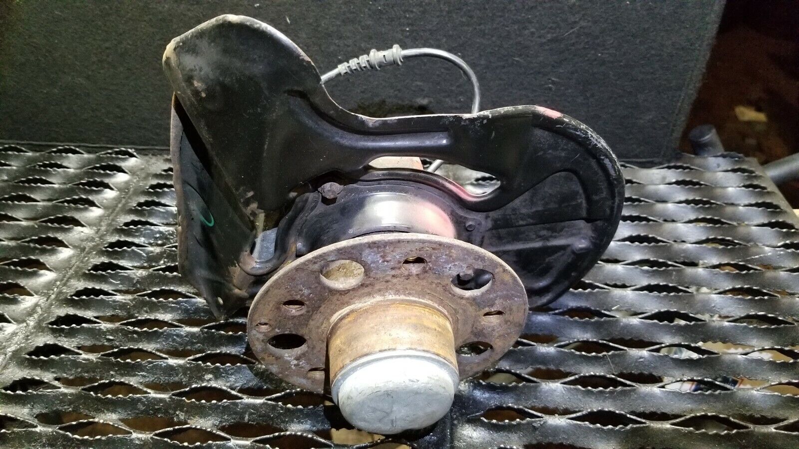 Mercedes CLK350 Front Left Driver Side Spindle Knuckle OEM #82 - Compatible with 2004-2009 Models - Perfect for Suspension Repair & Replacement