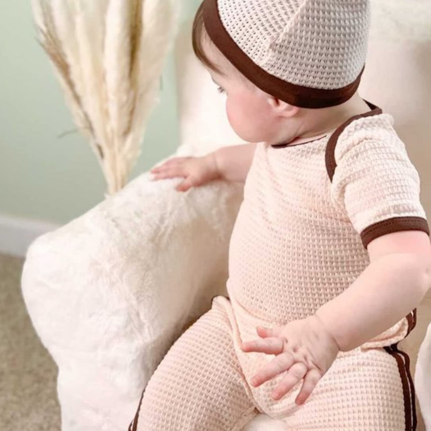 Unutiylo Unisex Preemie Baby Clothes - Neutral Waffle Romper & Pants Set for Newborn Boys & Girls | Soft Short Sleeve Outfits for Hospital, Photography & Everyday Wear