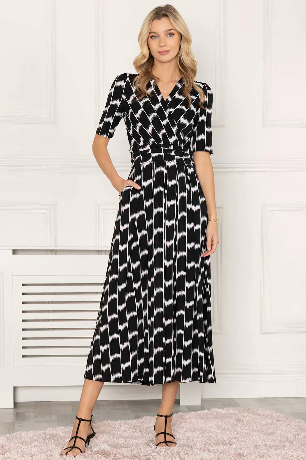 AKAYLA Jersey Maxi Dress for Women - Black Geometric Print Curve Plus Size - Perfect for Casual Wear, Beach Outfits & Summer Vacations