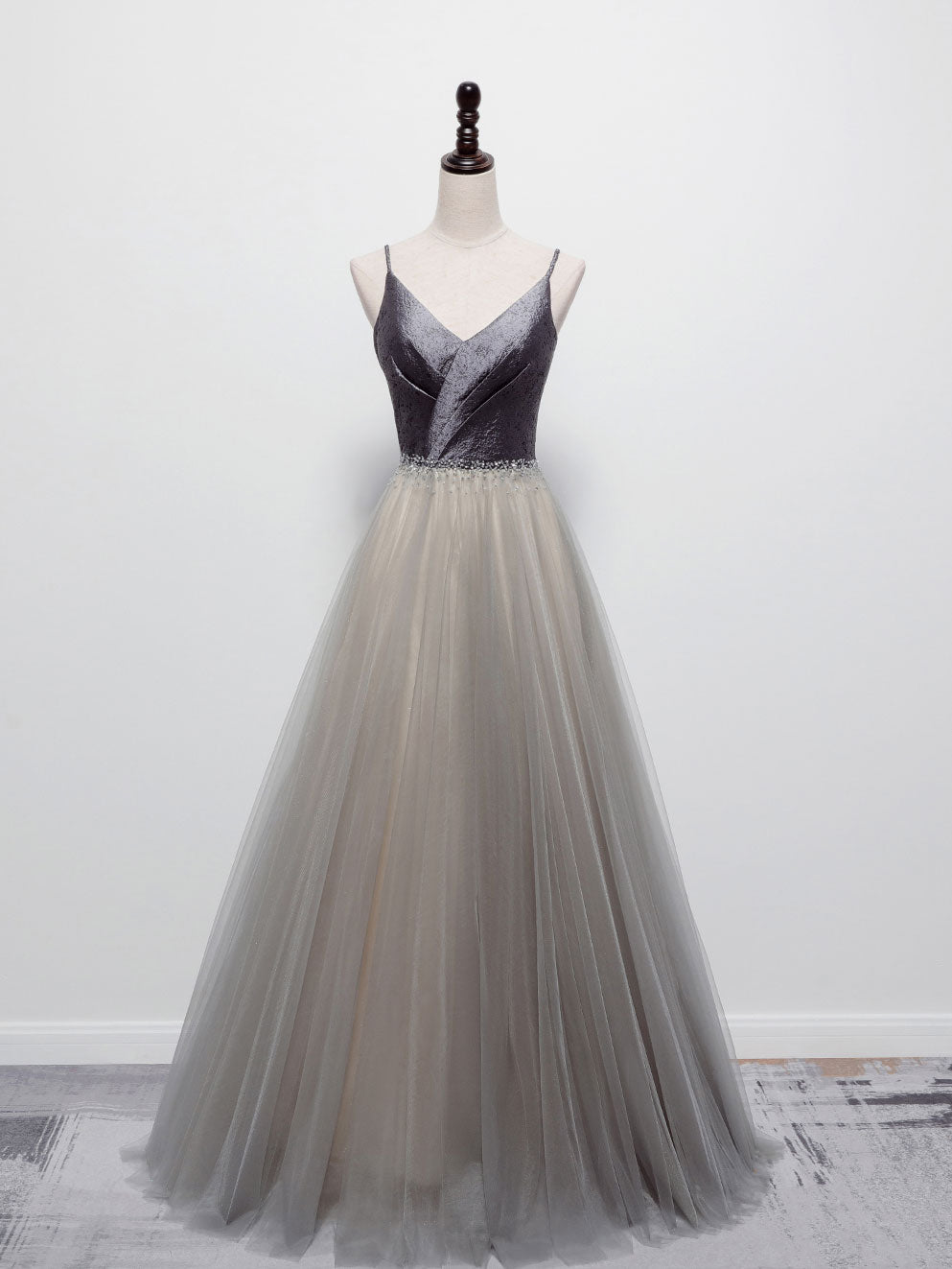 Elegant Gray V-Neck Tulle Long Prom Dress - A-Line Formal Gown for Women | Perfect for Homecoming, Evening Parties & Special Occasions