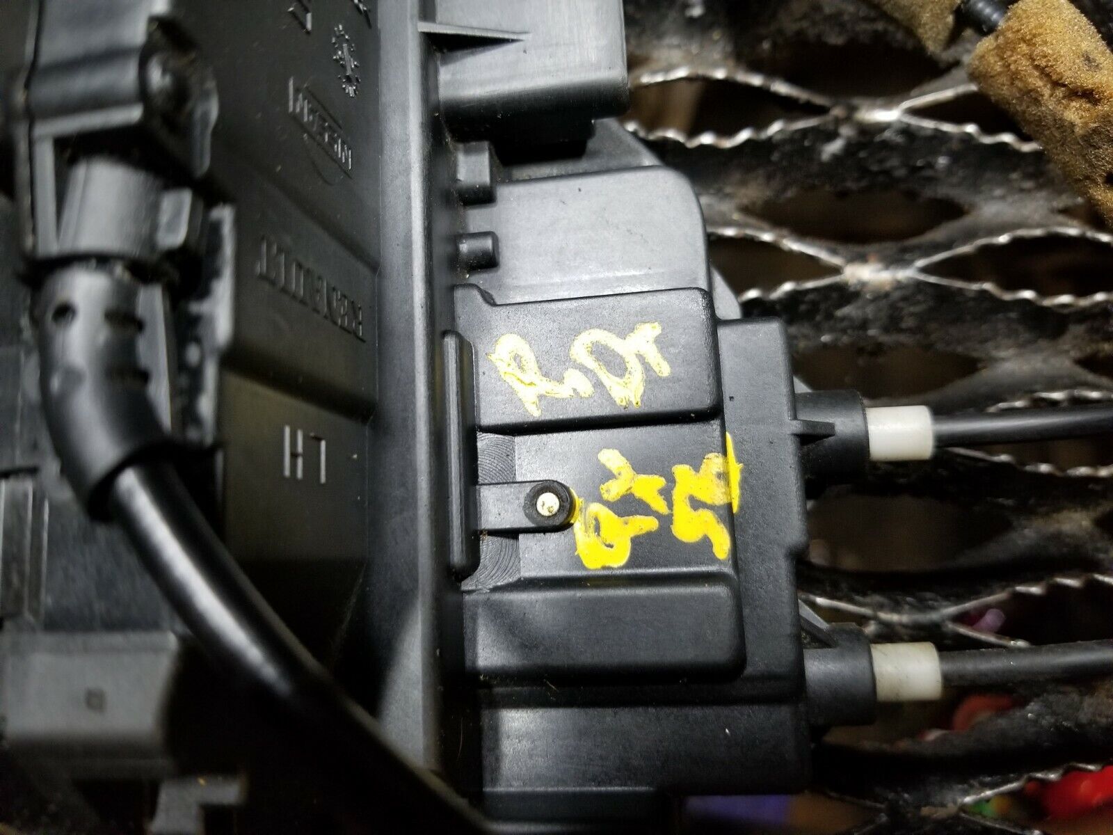 04-07 Infiniti QX56 Rear Left Driver Side Door Lock Latch Actuator OEM Replacement Part - Perfect for Car Door Repair & Maintenance