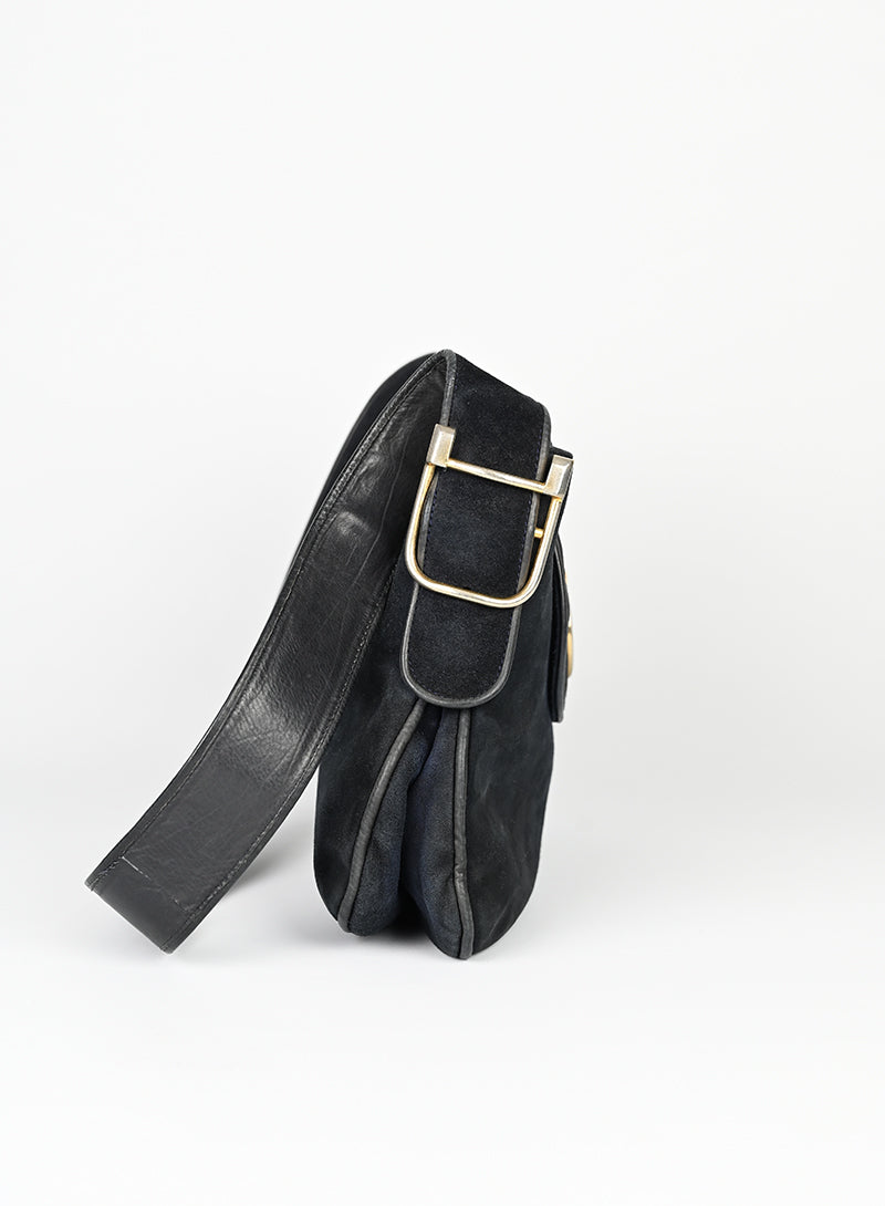 Original Title: Gucci Borsa in Suede nera   Optimized Title: **Gucci Black Suede Handbag for Women | Luxury Designer Shoulder Bag | Perfect for Work, Evening Events & Travel**