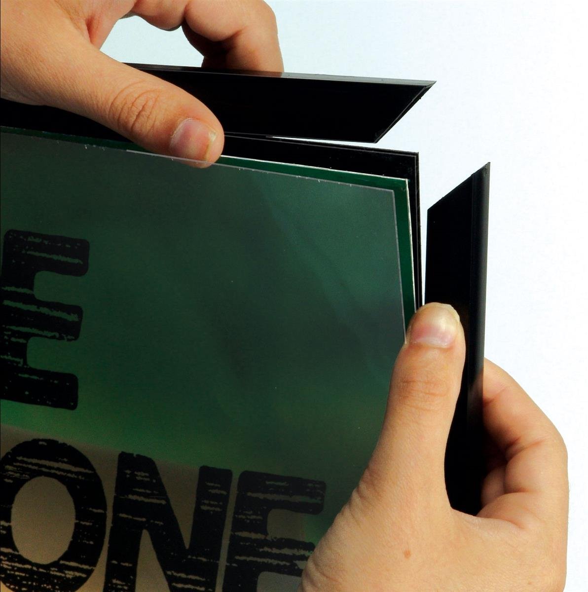 Displays2go 27x40 Inch Plastic Movie Poster Frame - Economy Style (Pack of 10) for Theater, Home Decor & Collectible Display