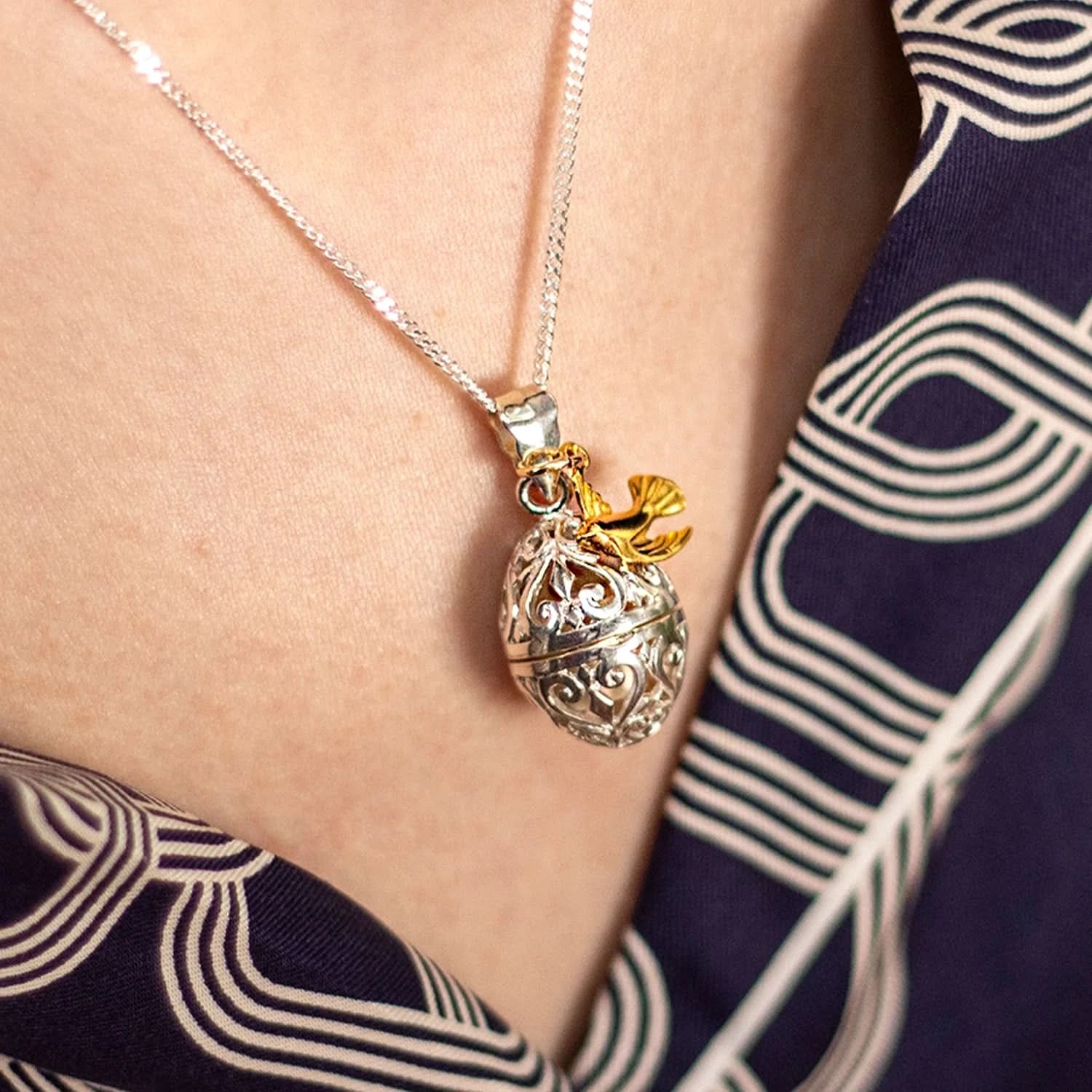 Exquisite White Gold Bird Locket with Secret Message - Perfect for Romantic Gifts & Special Occasions