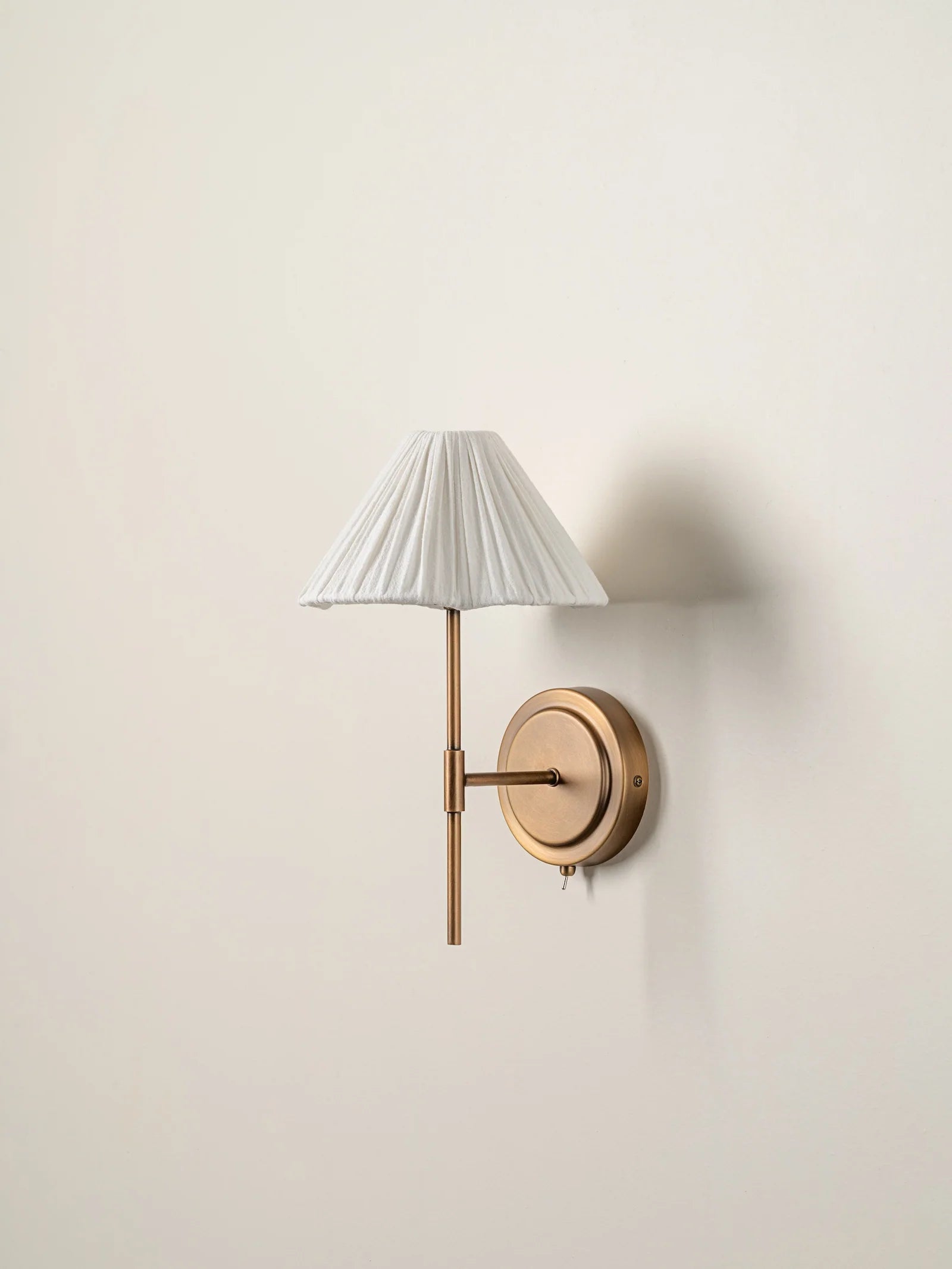 Vintage Aged Brass & Linen Scalloped Wall Sconce - Elegant Farmhouse Lighting for Bedroom, Living Room & Hallway