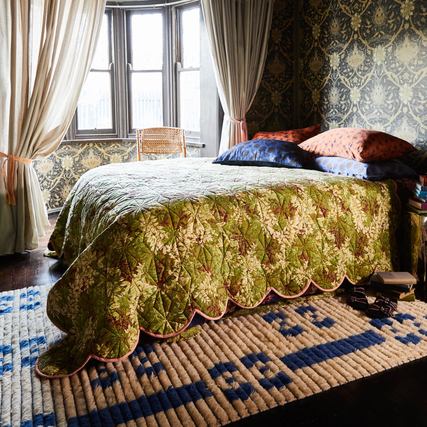 Alka Scalloped Coverlet - Luxurious Bedspread for Queen & King Size Beds - Perfect for Master Bedrooms, Guest Rooms & Hotel Decor