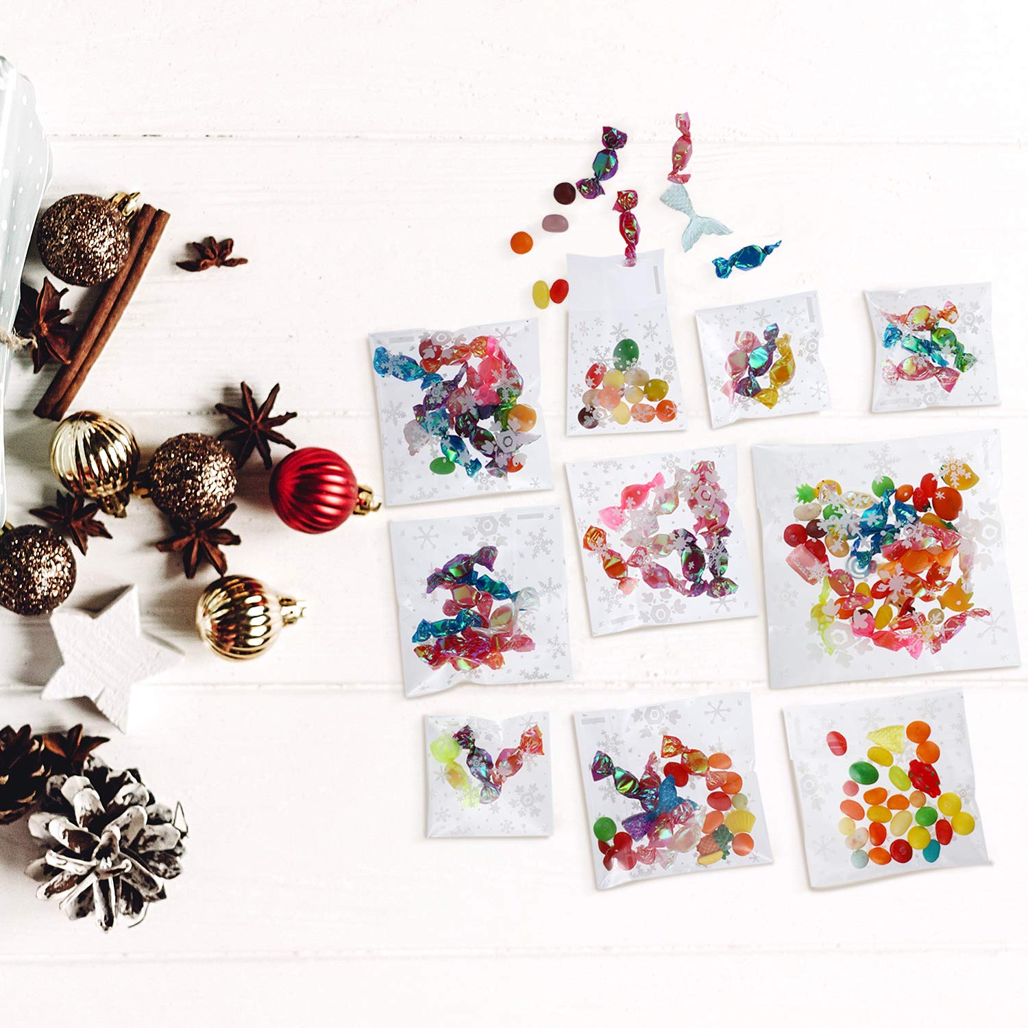 300-Piece Christmas Cellophane Treat Bags - Self-Adhesive Clear Cookie Bags with Snowflake Design for Homemade Snacks, Desserts & Crafts - 3 Sizes (Small, Medium, Large) - Perfect for Holiday Baking, Party Favors & Gift Wrapping