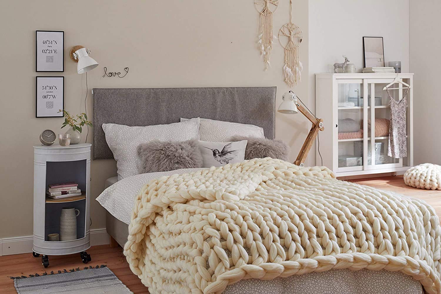 YUKTOPA Chunky Knit Throw Blanket - Handmade Bulky Knitting Yarn Blanket - Super Large 230x230cm (90x90in) - Ivory White - Cozy Bedroom Decor, Sofa Throw, Chair Cover, Pet Mat & Yoga Blanket - Perfect for Living Room, Nursery & Winter Warmth