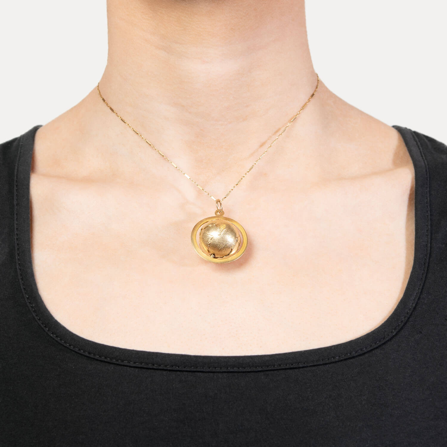 Vintage 14K Gold Globe Charm Pendant Necklace - Perfect for Travel Lovers & Jewelry Gifts