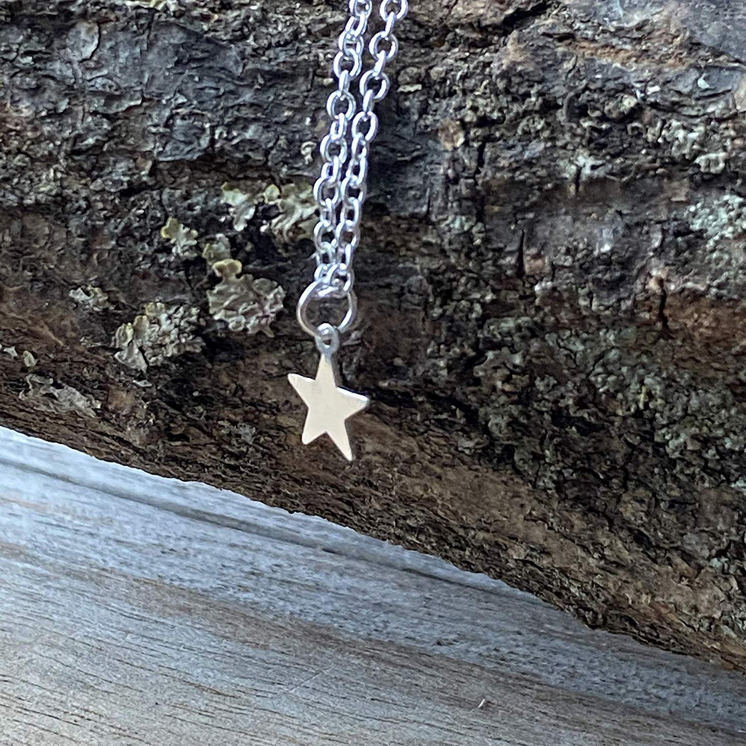 Carrie Clover Best Friend Matching Necklace Set of 2, BFF Gifts, Star Necklace, Friendship Jewelry, Best Friends are Like Stars, Gift for Best Friend, Stocking Stuffer, Perfect for Birthdays, Anniversaries, and Graduations