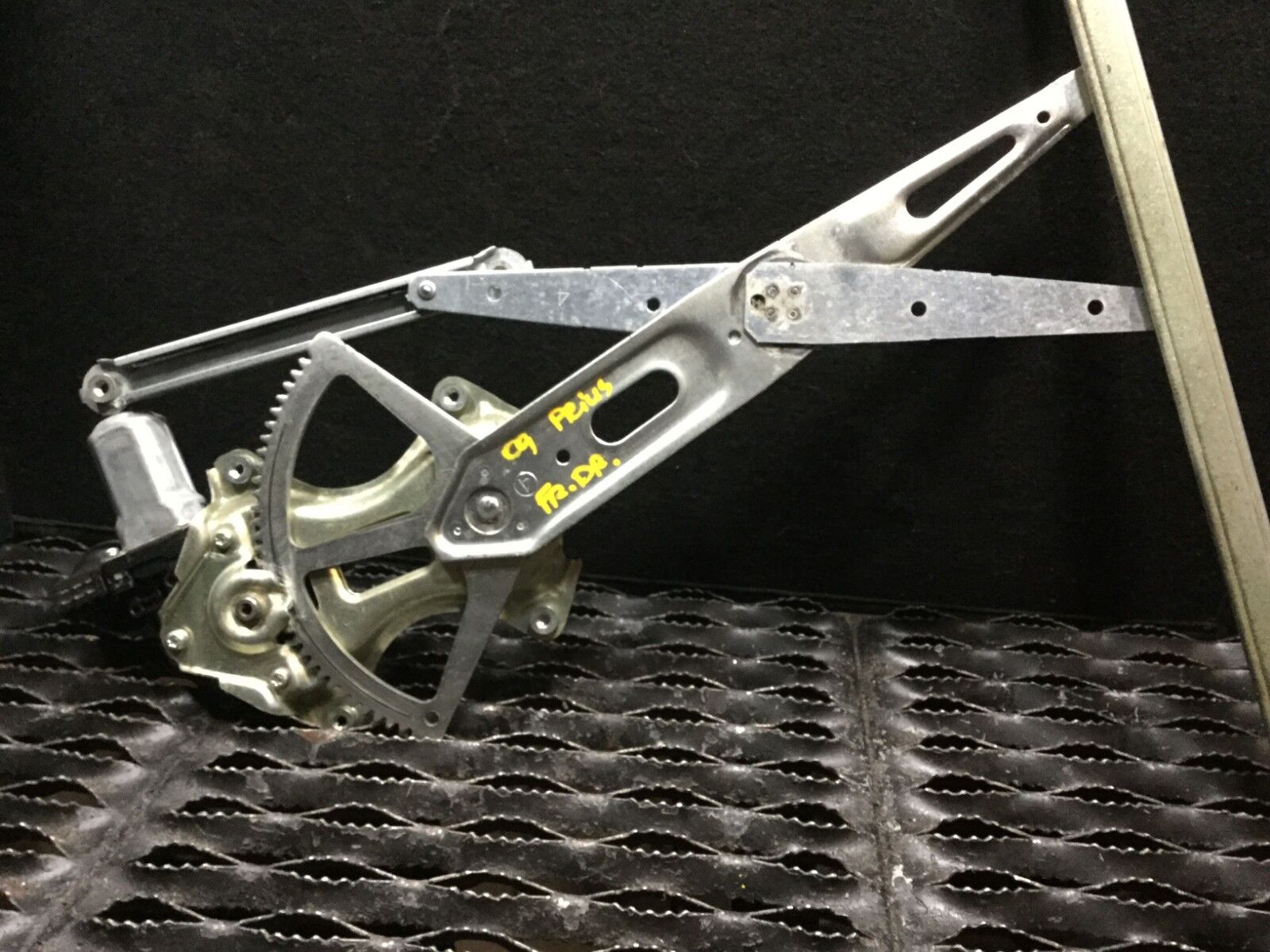 Toyota Prius 2005-2009 Front Left Driver Side Power Window Regulator with Motor - OEM Replacement Part for Smooth Window Operation - Perfect for Car Repair & Maintenance