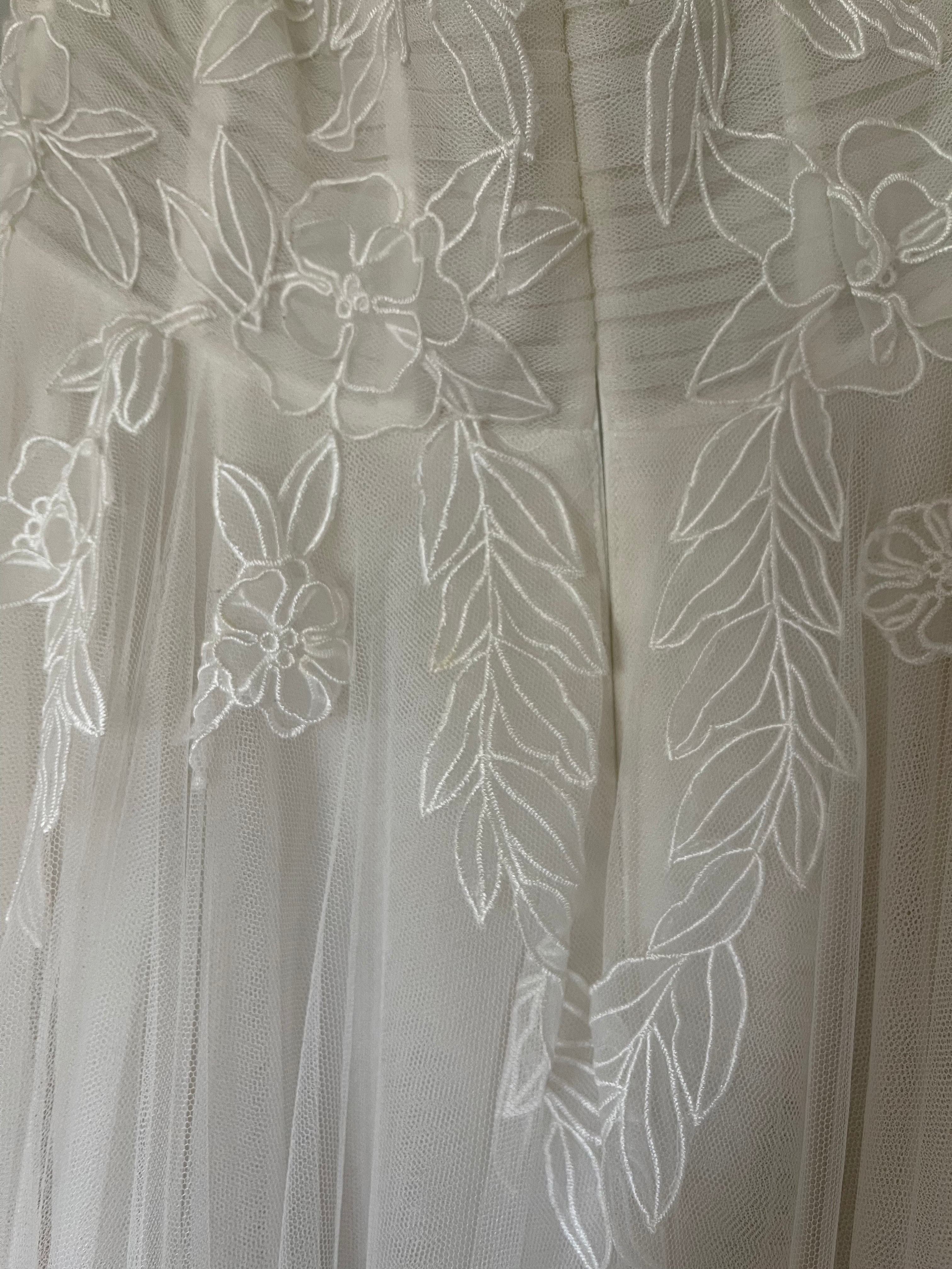 Jenny Yoo Jessilyn Wedding Gown - Elegant A-Line Lace Bridal Dress for Bride, Perfect for Church Ceremony & Beach Wedding