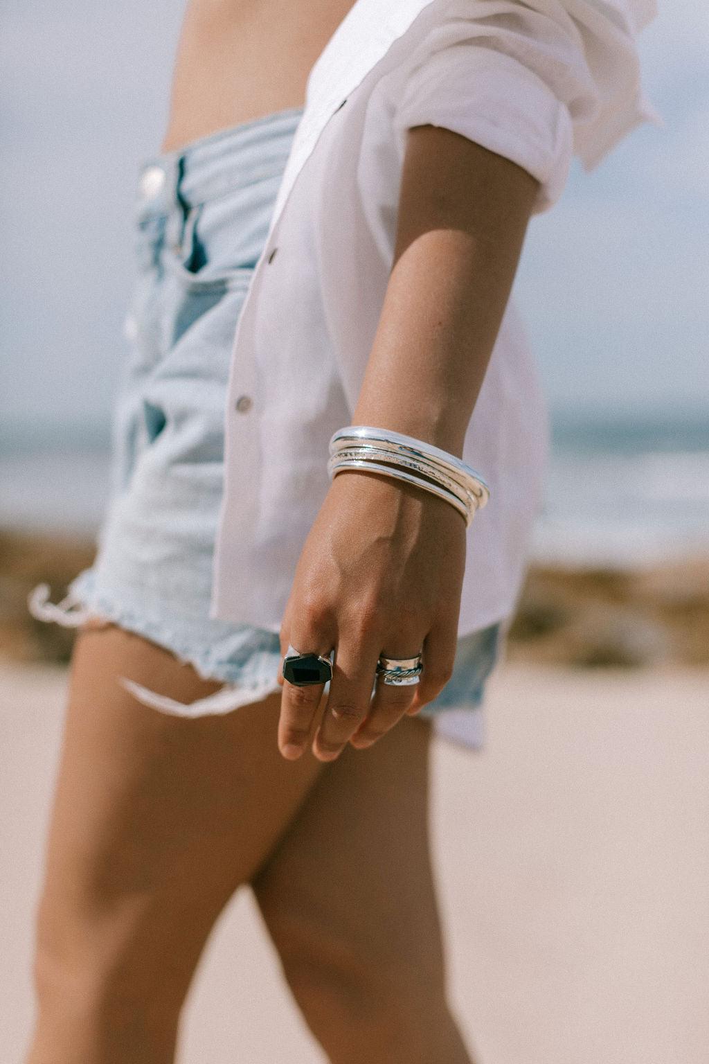 Vintage Narrow Oval Battered Bangle Bracelet - Elegant Boho Jewelry for Women, Perfect for Casual Wear & Layering