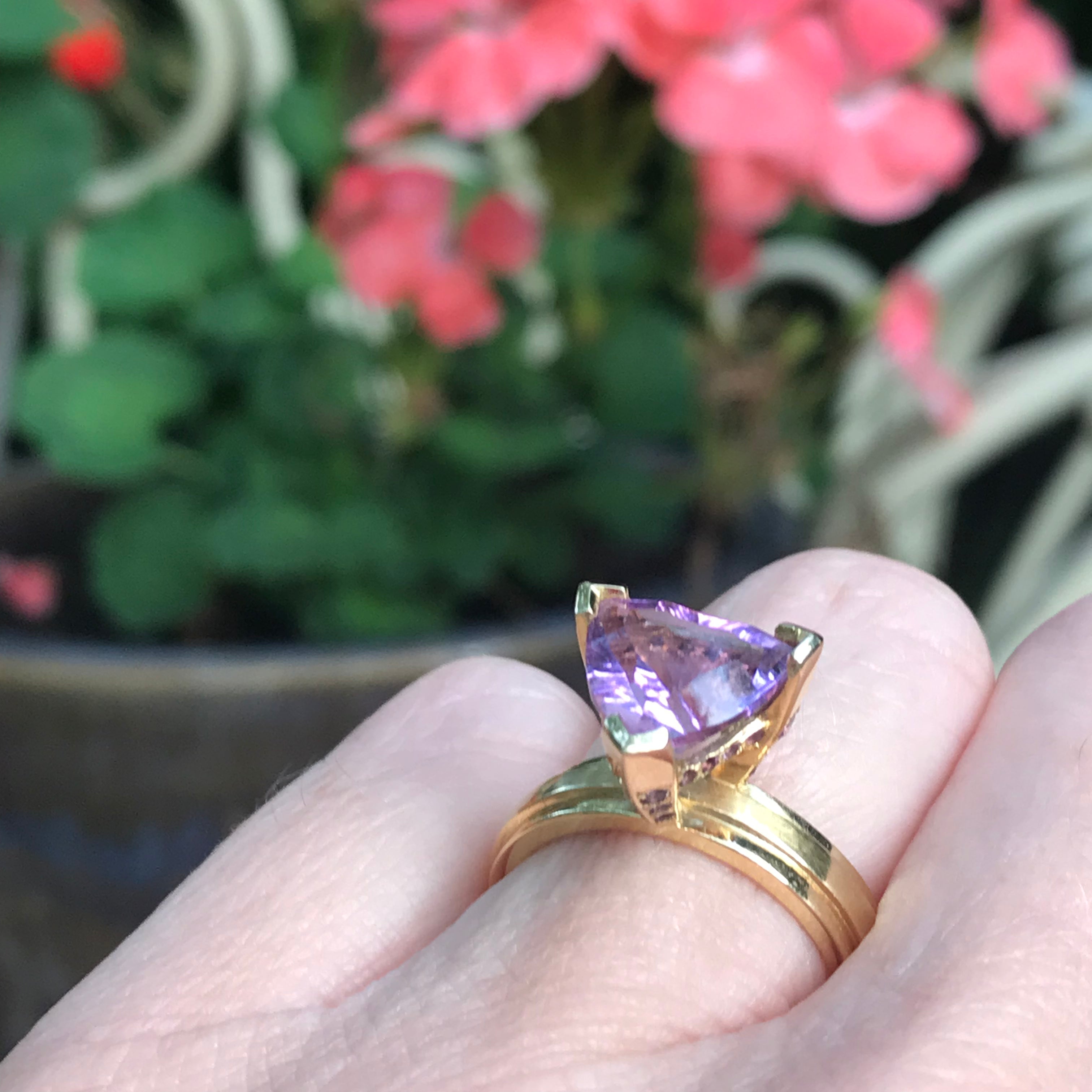 18ct Yellow Gold Trillion Amethyst Candy Wrap Ring - Elegant Jewelry for Women, Perfect for Weddings, Anniversaries & Special Occasions