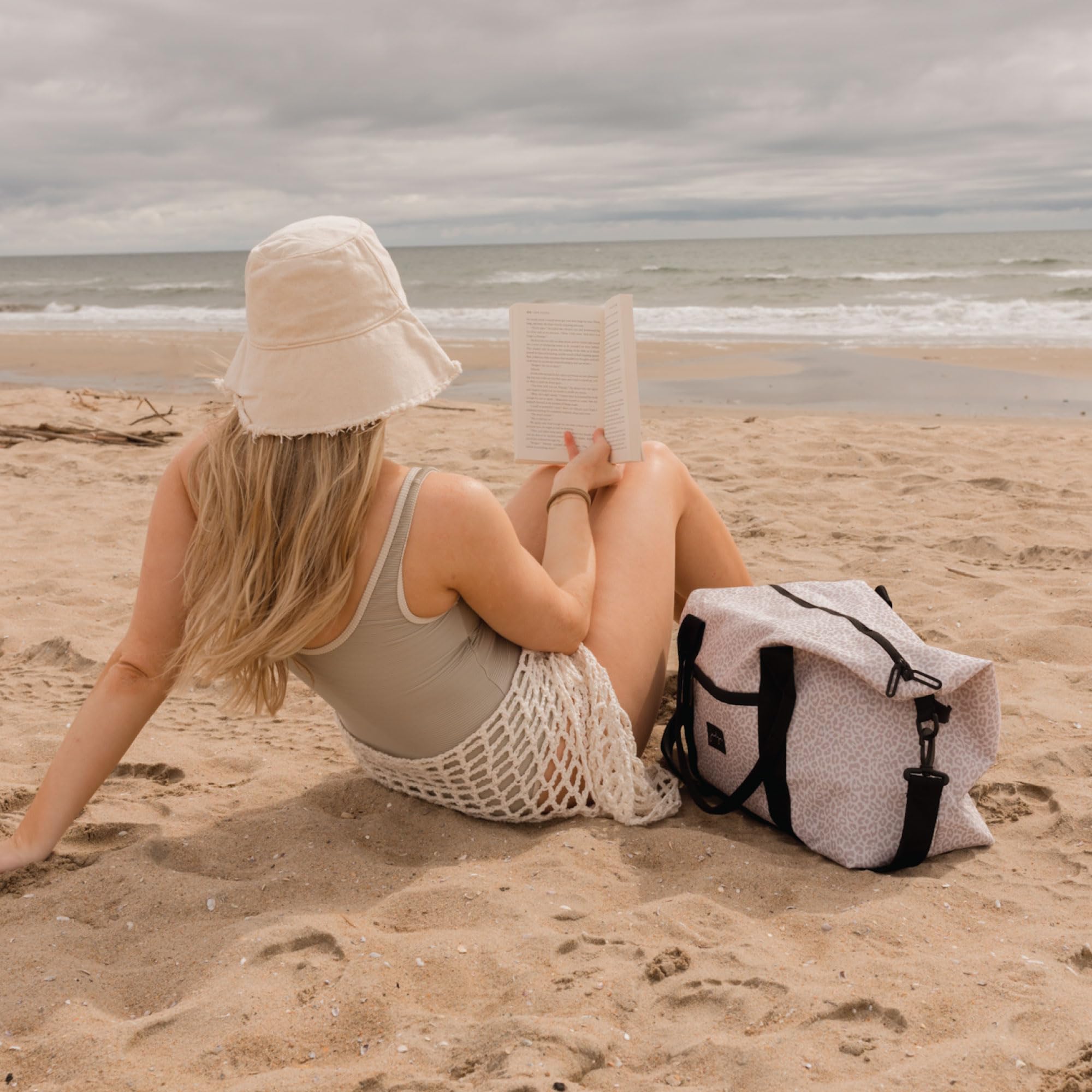 Jadyn Lola Travel Duffle Bag - Stylish Weekender & Overnight Gym Tote for Women & Men - Perfect for Weekend Getaways, Gym, Work & Travel
