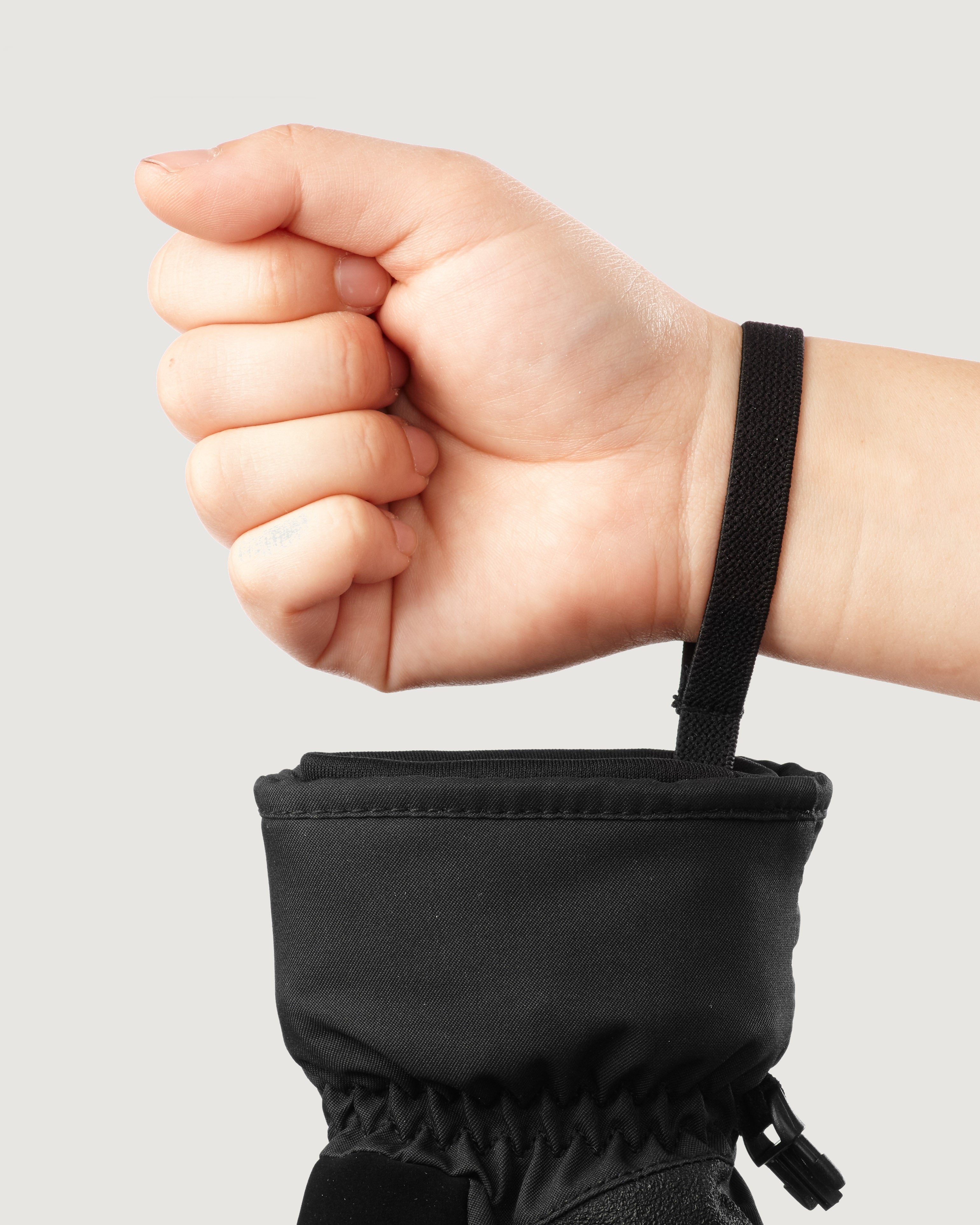 Kids' Snow Gloves - Waterproof Winter Gloves for Boys & Girls - Warm Thermal Insulated Black Snowboarding Gloves - Perfect for Skiing, Sledding & Outdoor Winter Activities