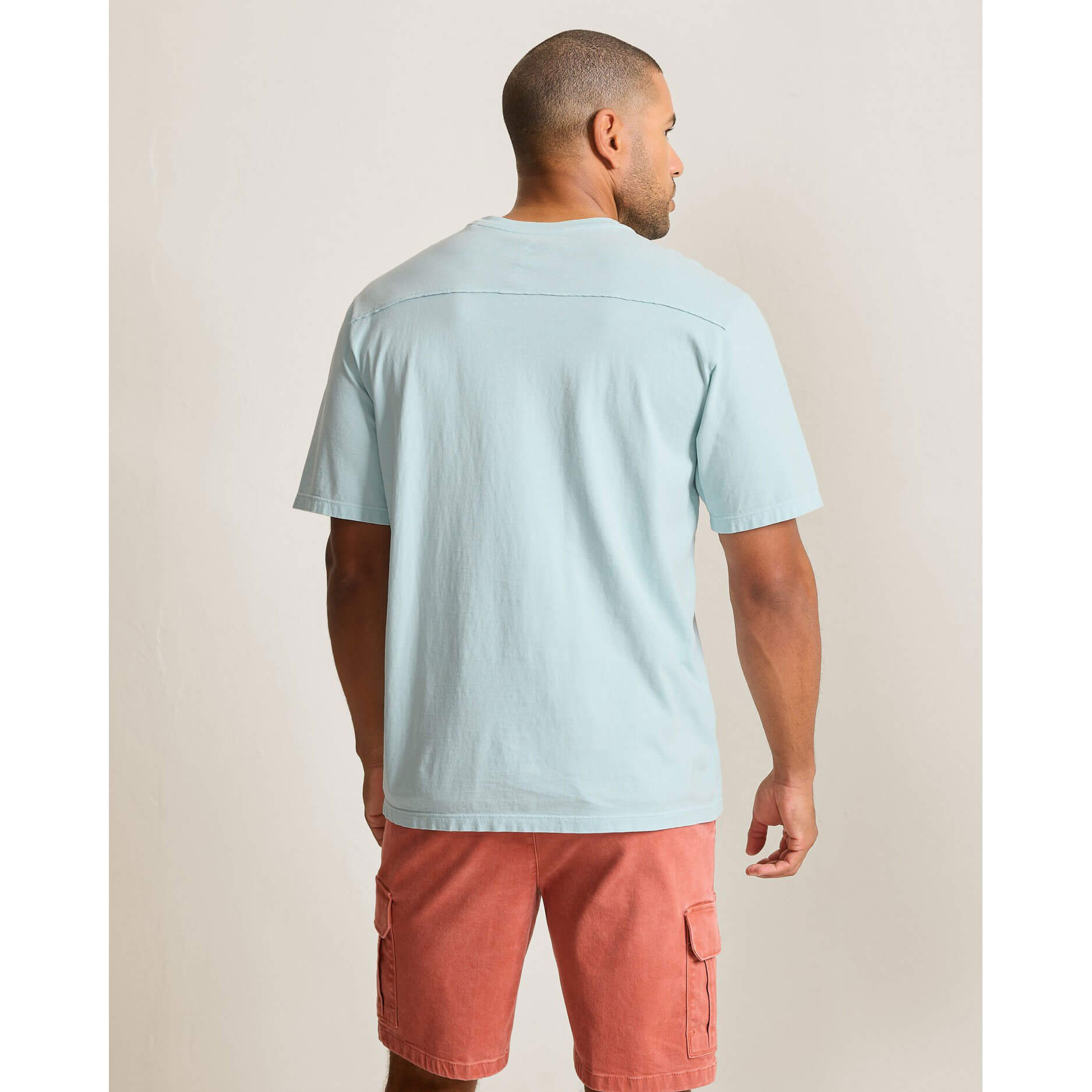 Tommy Bahama Men's Kauai Keys Short Sleeve T-Shirt - Comfortable Casual Tee in Sterling Blue for Beach, Vacation & Summer Outfits