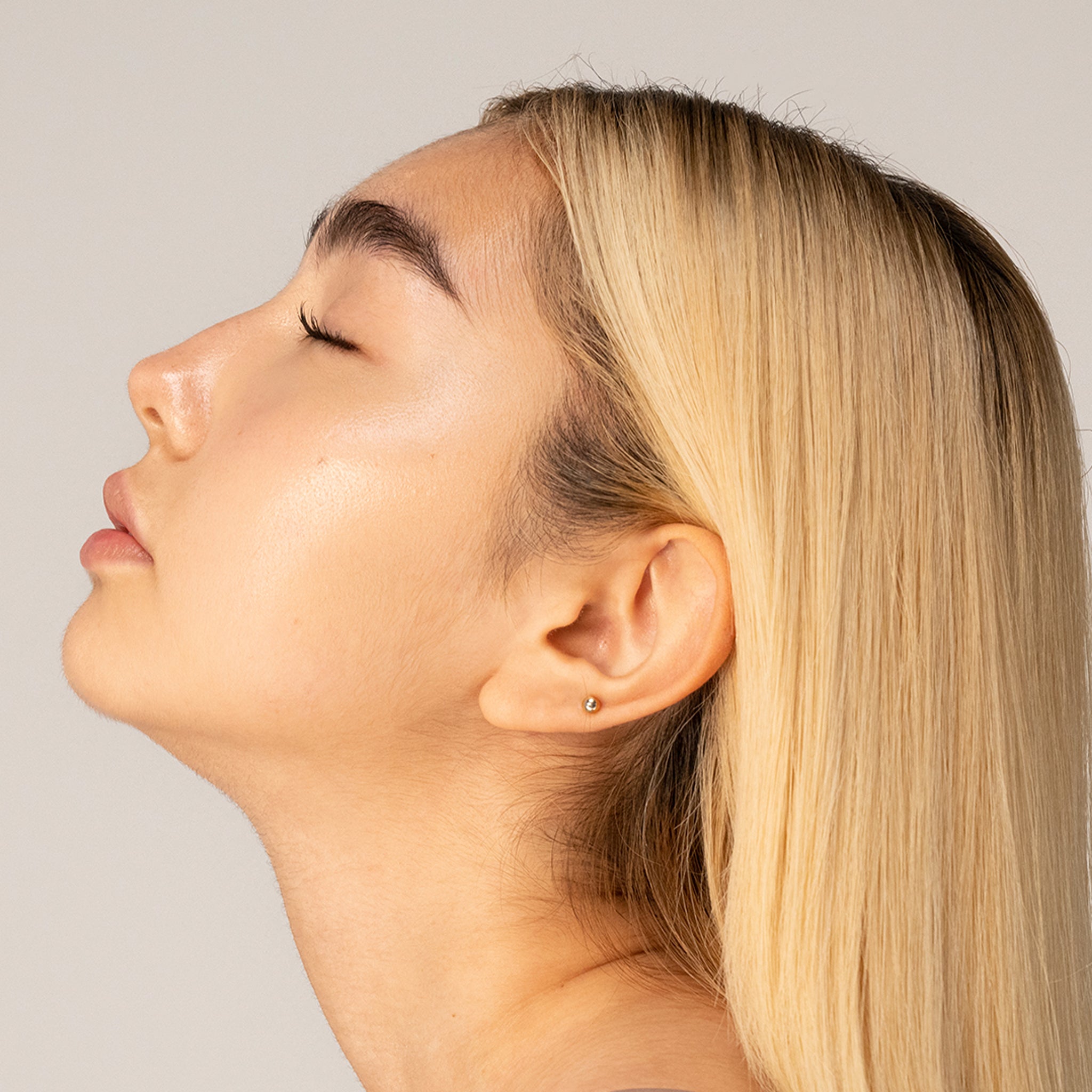Master Radiance Base - Hydrating & Brightening Face Primer for Flawless Makeup | Perfect for Daily Wear & Special Occasions