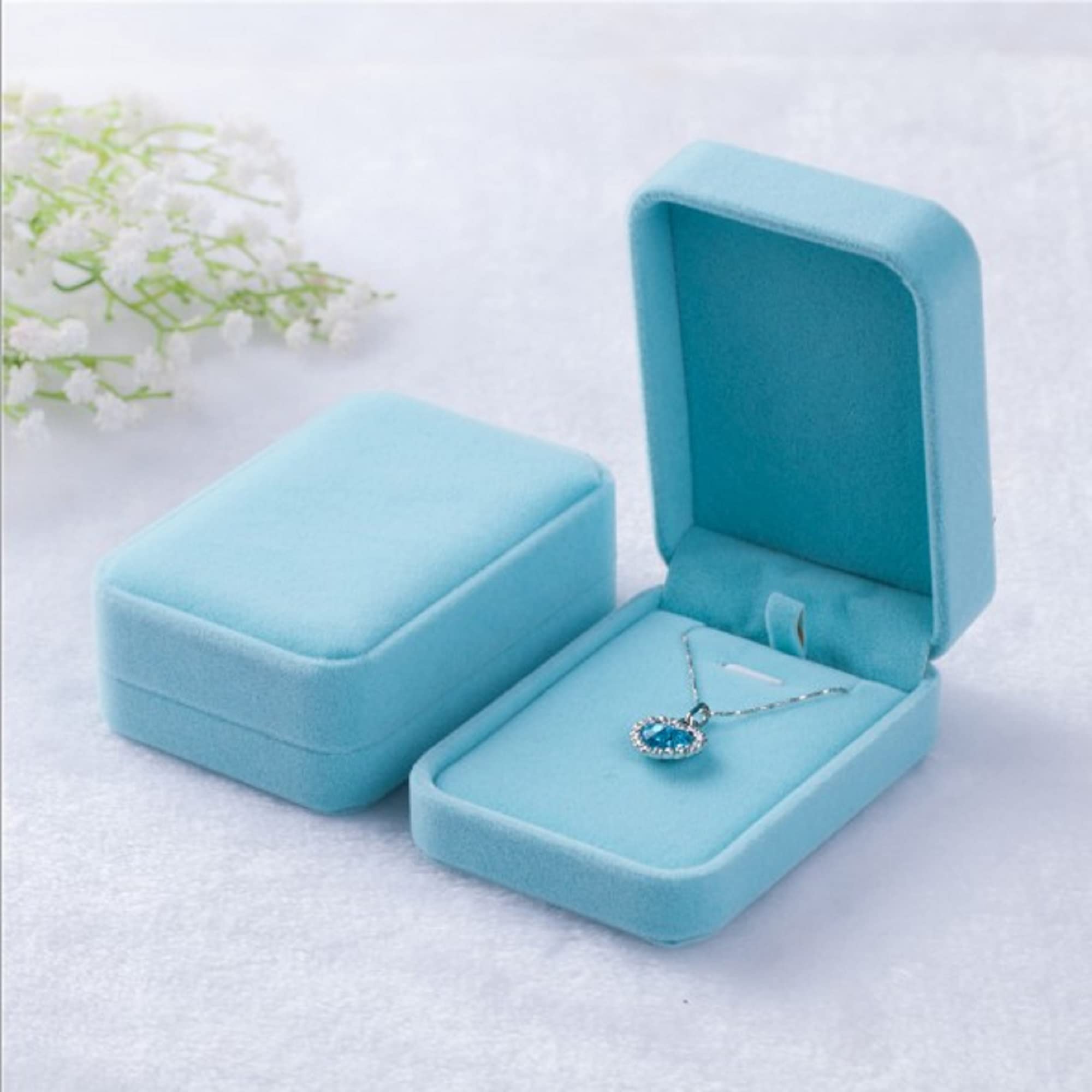 Luxury Velvet Jewelry Gift Box for Necklace & Pendant - Elegant Light Blue Velvet Necklace Box with Soft Lining - Perfect for Jewelry Storage, Gift Giving & Special Occasions
