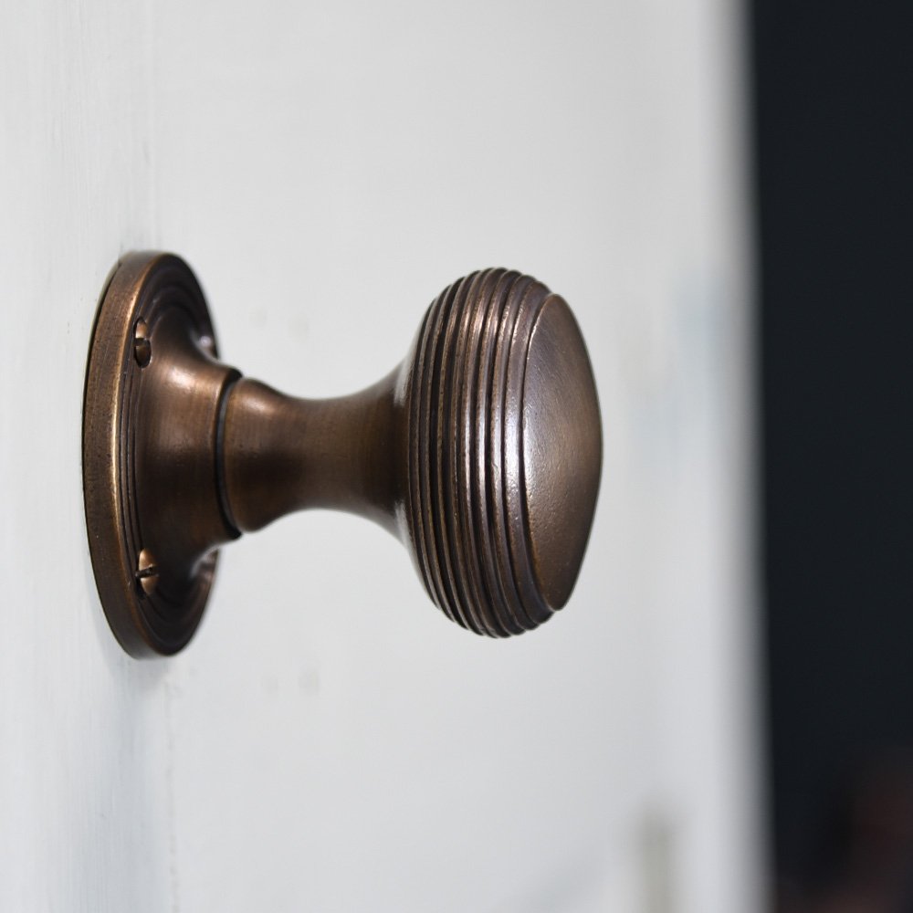 Vintage Distressed Antique Brass Reeded Cushion Door Knobs - Classic Cabinet & Furniture Hardware for Bedroom, Bathroom, Closet Doors