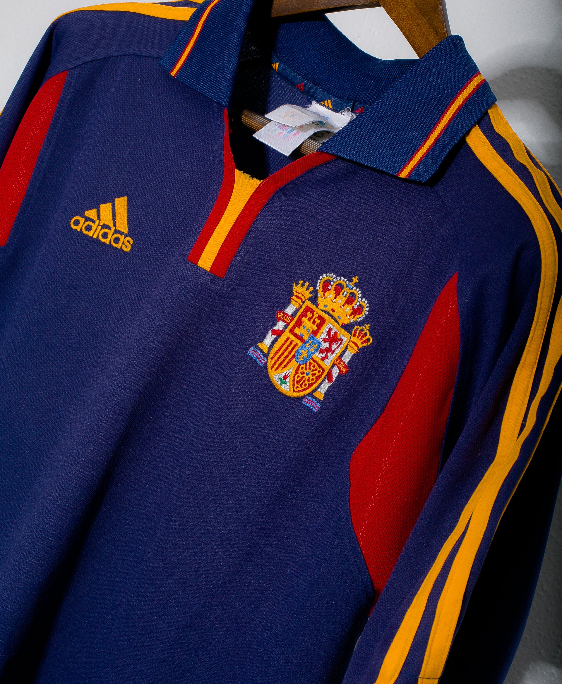 Authentic 2000 Spain Away Soccer Jersey (Men's) - Retro Football Shirt for Fans & Collectors - Perfect for Matches, Parties & Gifting