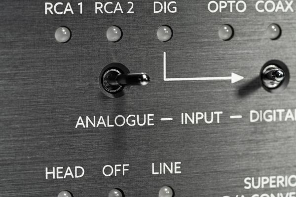 Violectric DHA V380 V2 High-End Headphone Amplifier & DAC - Premium Audio for Audiophiles - Perfect for Home Studio, Music Production & Critical Listening Sessions