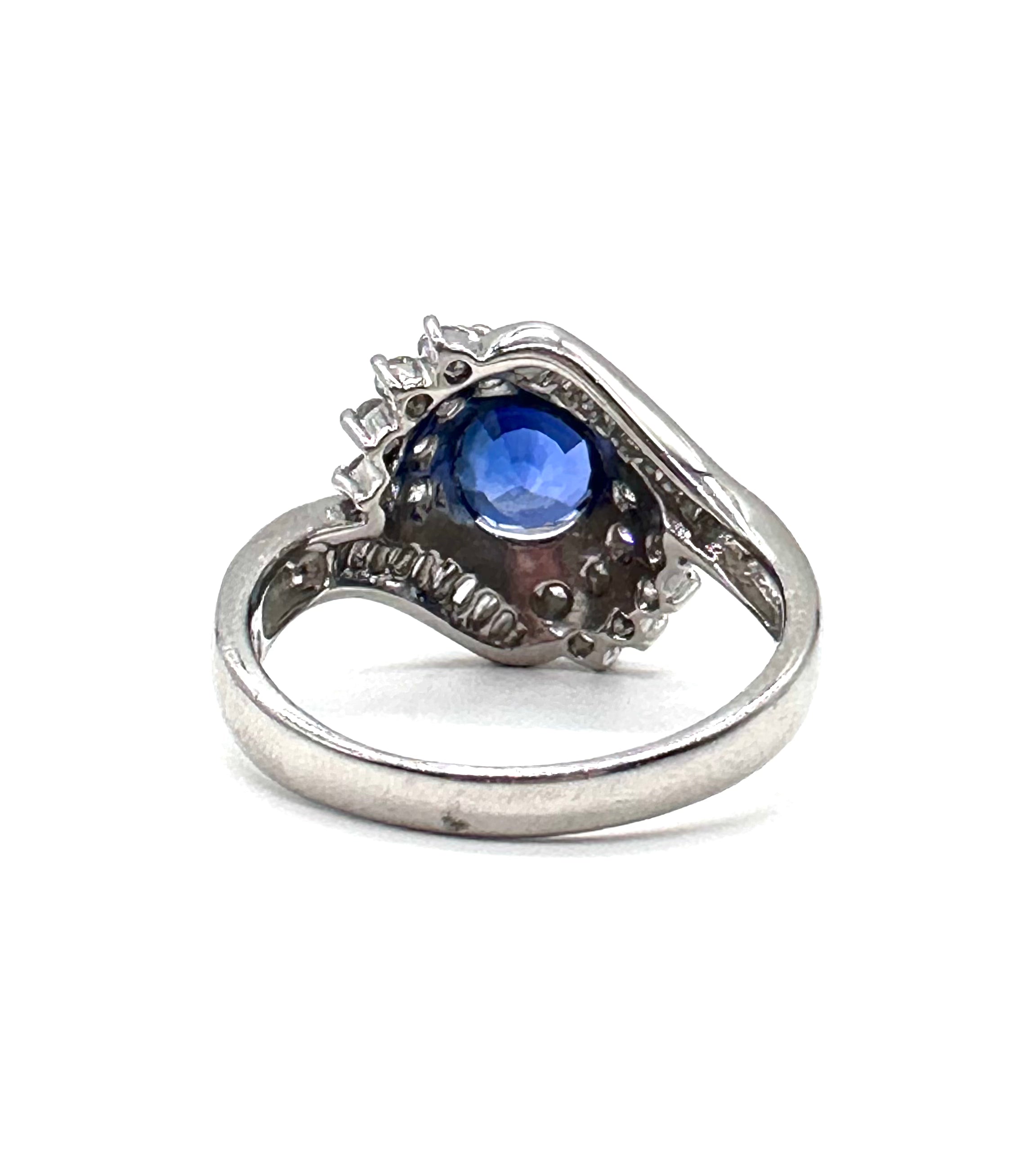 Exquisite Sapphire and Diamond Engagement Ring for Women - Perfect for Weddings, Anniversaries & Special Occasions
