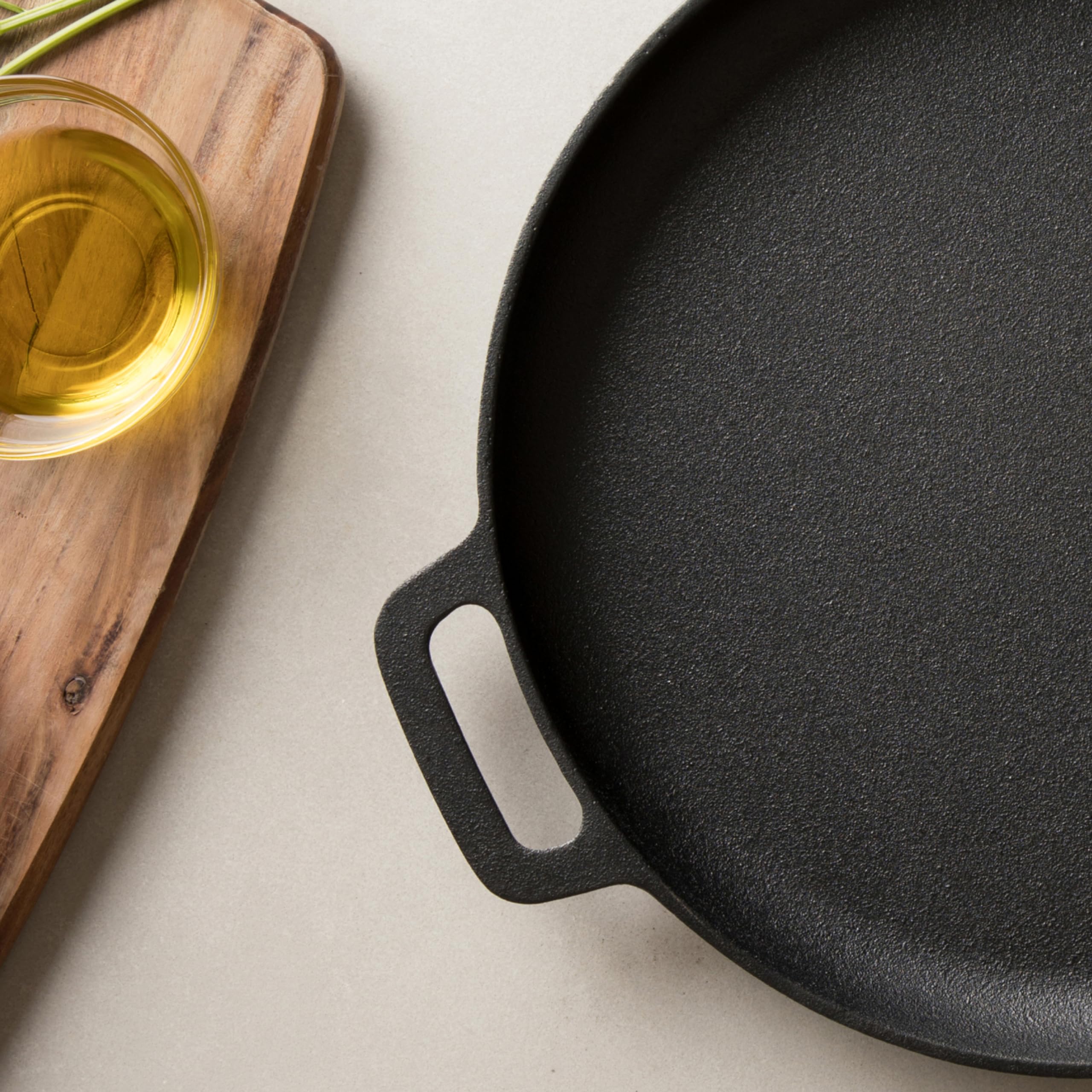 Bruntmor Pre-Seasoned 16 Inch Cast Iron Skillet - Dual Large Loop Handles, Durable Black Pan for Grilling, Deep Frying & Stovetop Cooking | Oven Safe & Perfect for Breakfast, Camping & Outdoor Cooking