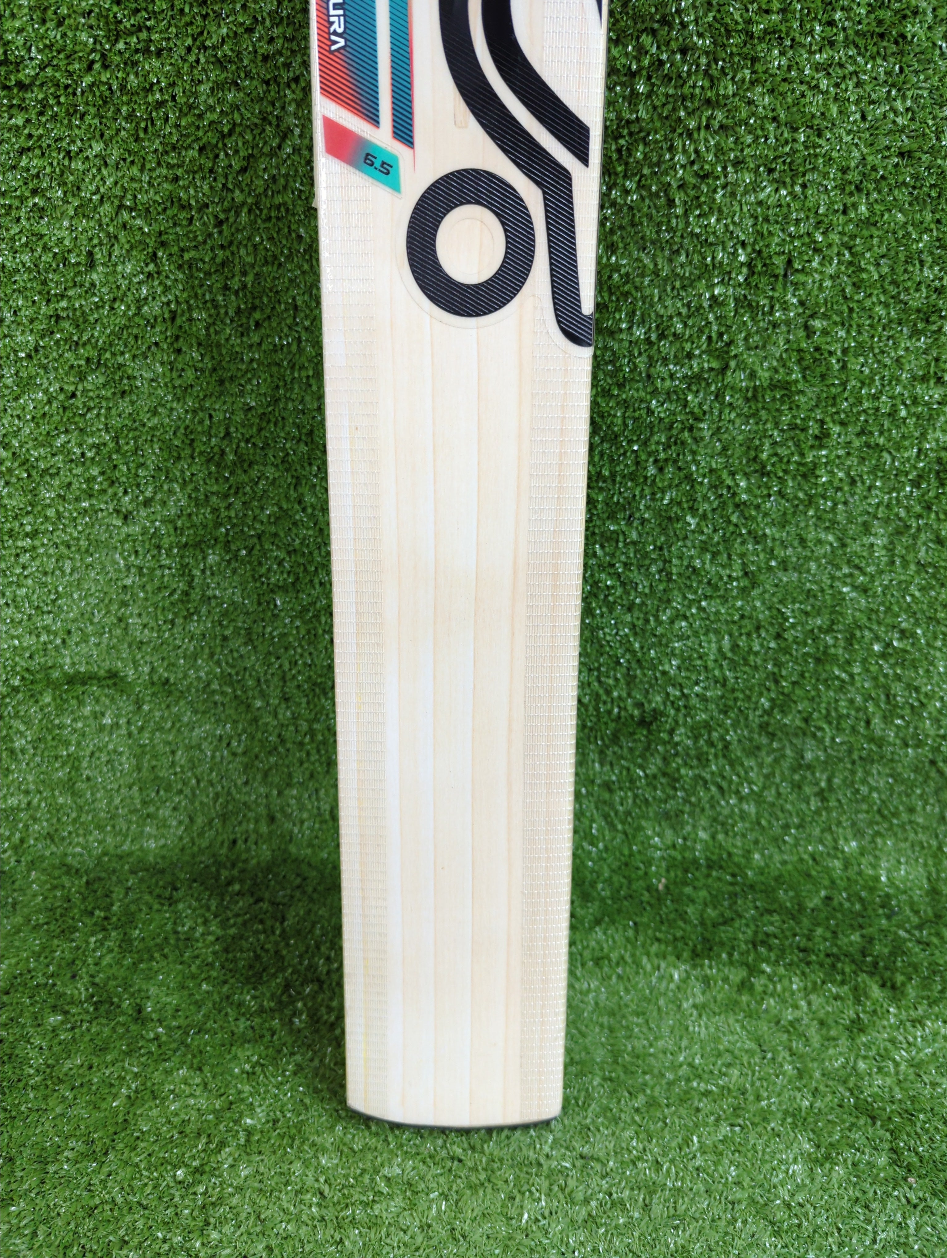 Kookaburra Aura 6.5 Harrow English Willow Cricket Bat - Premium Cricket Equipment for Professional Players | Perfect for Matches, Training & Club Play