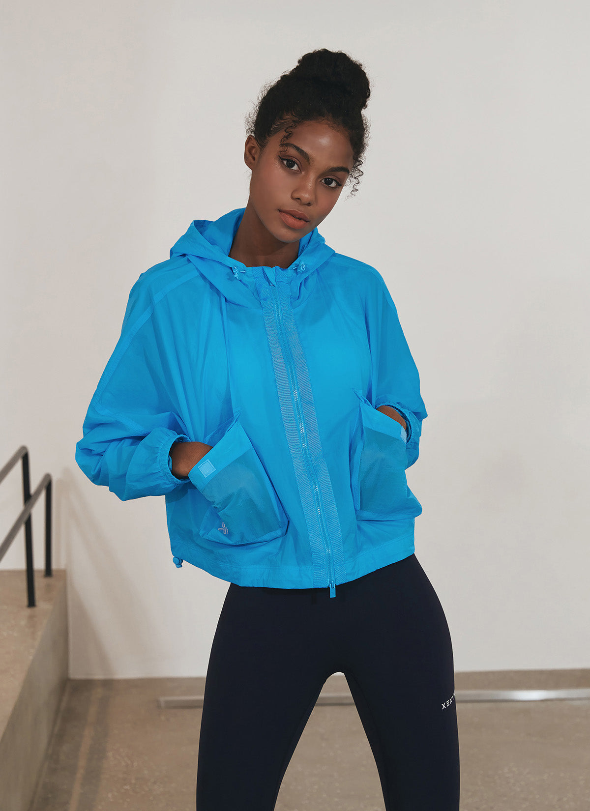 Stylish 2-Way Crop Hood Windbreaker Jacket for Women - Lightweight & Breathable for Outdoor Activities, Running, and Casual Wear