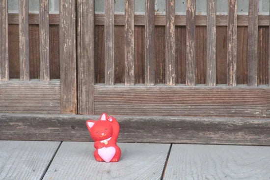 Authentic Japanese Maneki Neko Lucky Cat Figurine - Nagahama Doll Red Beckoning Cat for Good Fortune | Perfect for Home Decor, Office Feng Shui & Gift Giving