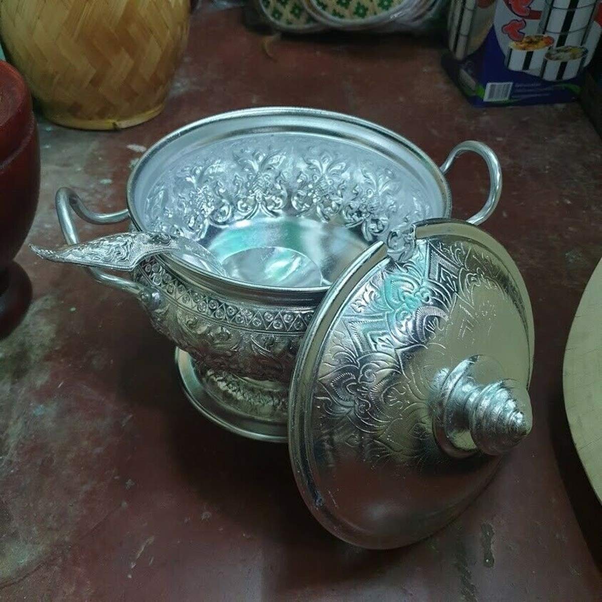 Vintage Aluminum Thai Curry Bowl with Ladle - Traditional Temple Serving Pot for Rice, Soup & Curry - Perfect for Asian Cuisine, Home Dining & Restaurant Use