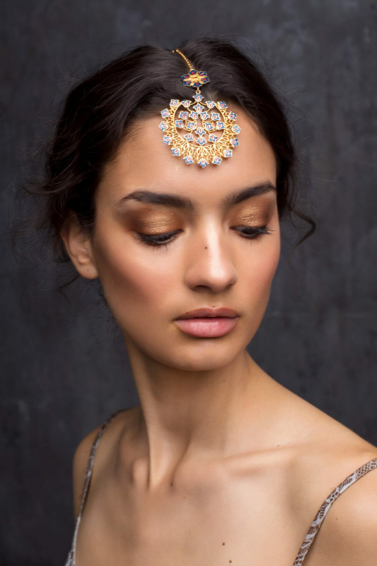 Exquisite Floral Maang Tikka Hair Jewelry for Women - Traditional Indian Bridal Accessory for Weddings, Festivals & Special Occasions