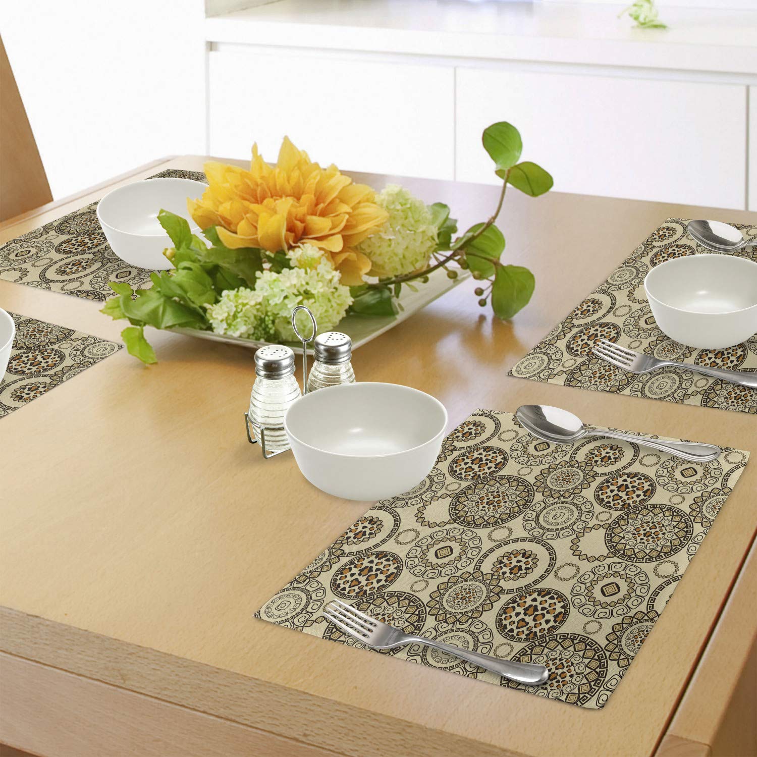 Ambesonne 4-Pack Animal Print Placemats - Cheetah Savannah Pattern in Neutral Brown/Beige, Washable Fabric Dining Table Mats for Home & Restaurant Use - Perfect for Dinner Parties, Daily Meals & Decorative Table Setting