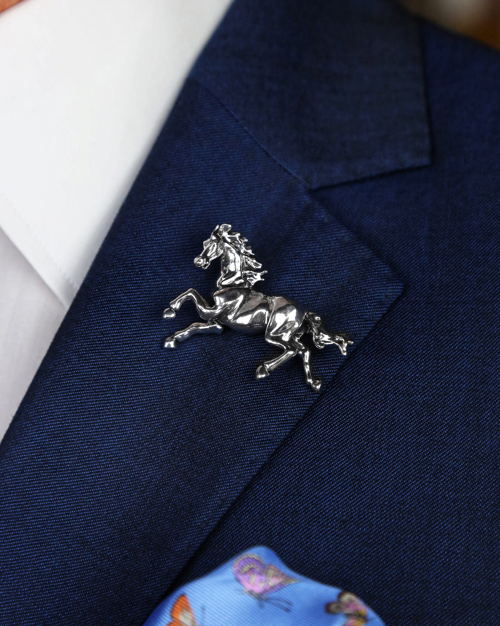DÉCLIC Stallion Pin - Silver Horse Brooch for Men & Women | Elegant Lapel Pin for Suits, Blazers, and Jackets | Perfect Gift for Equestrian Lovers and Horse Enthusiasts