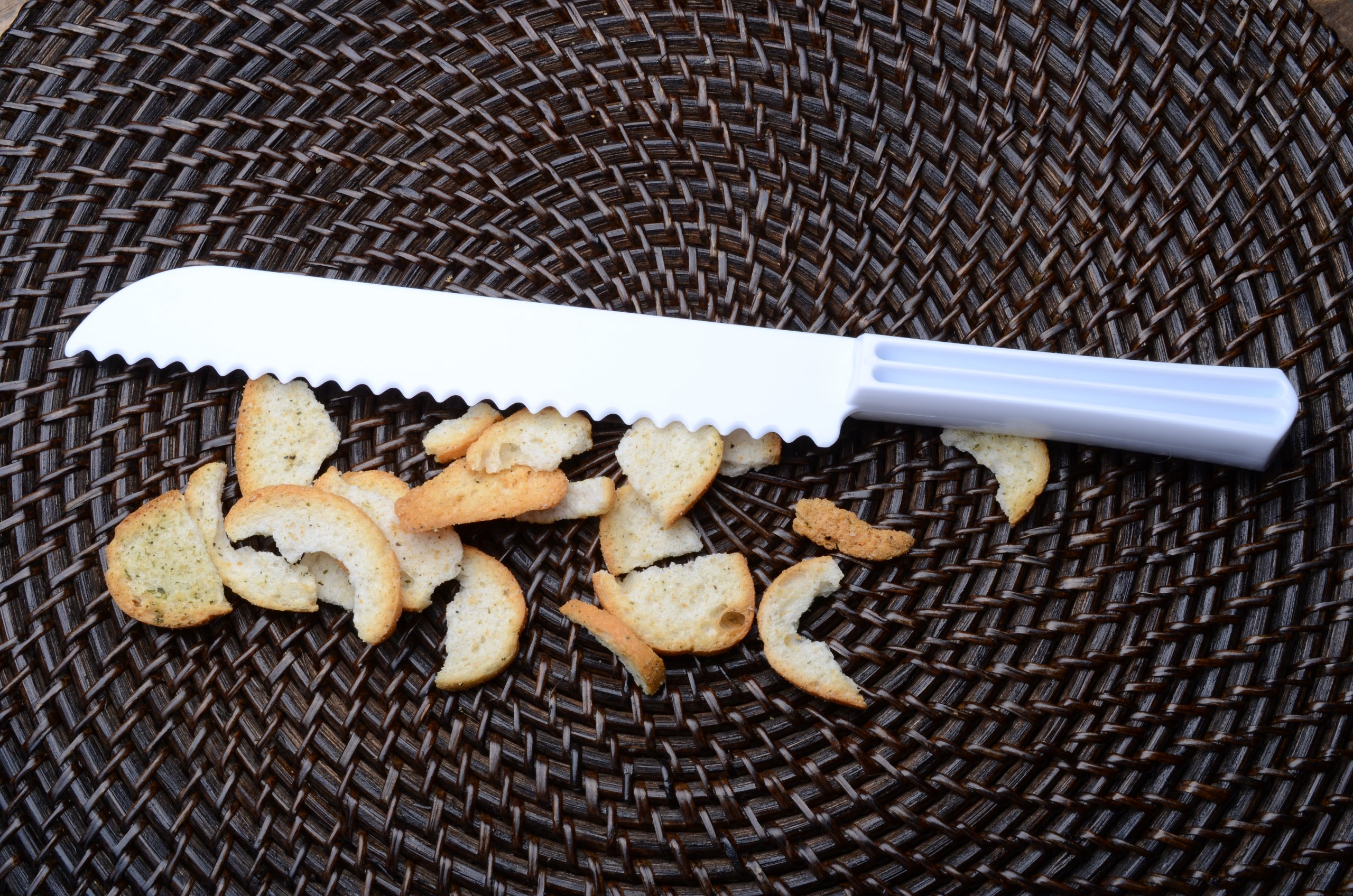 Fineline Settings Platter Pleasers White Bread Knife Set - 48 Pieces for Restaurants, Catering & Home Kitchen Use