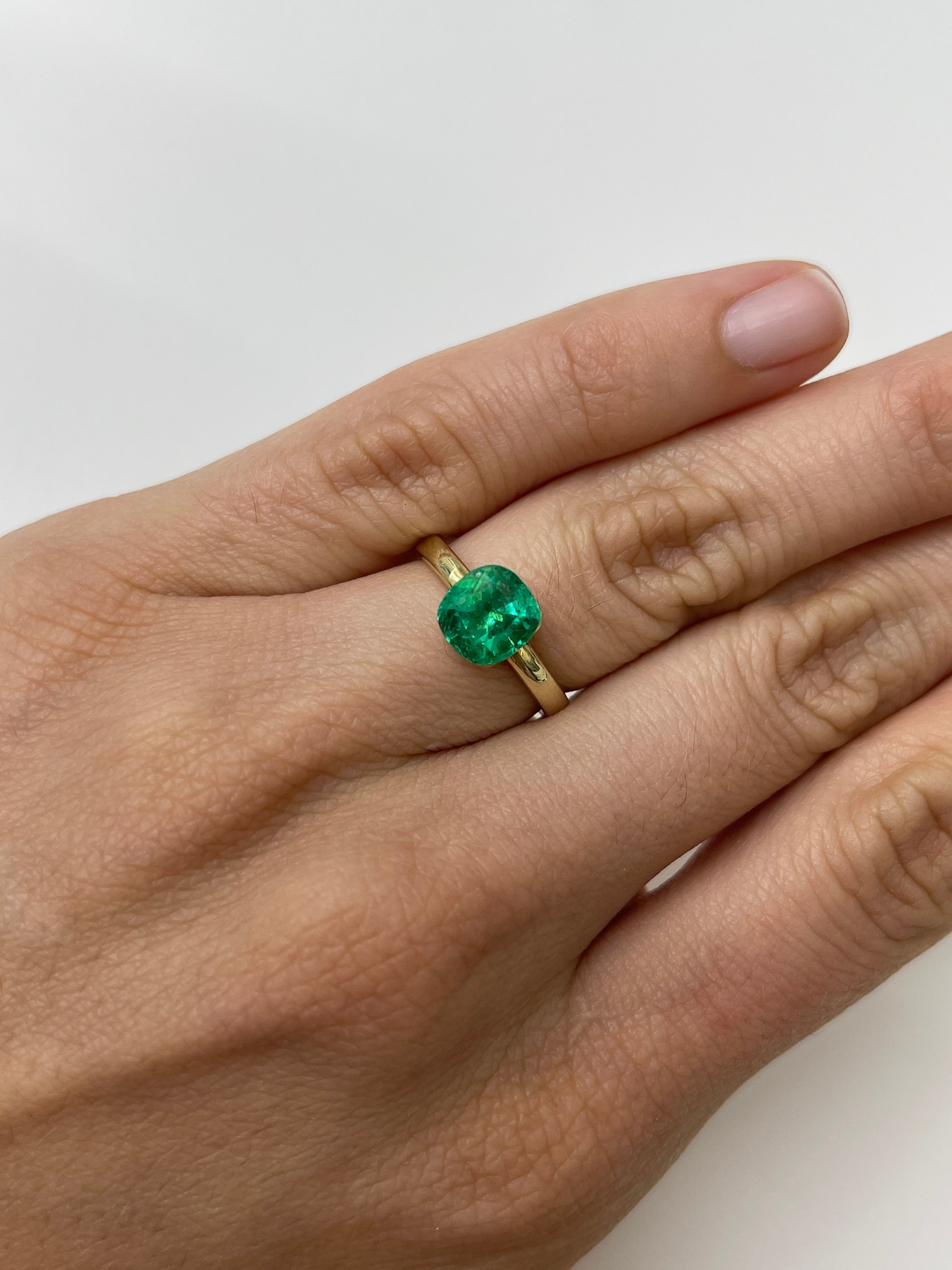2.13 Carat 8x7.5mm Muzo Green Natural Colombian Loose Emerald Cushion Cut Gemstone for Jewelry Making, Engagement Rings & Luxury Gifts