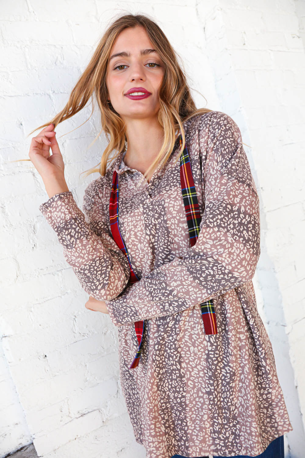 Beige Striped Animal Print Drawstring Hoodie for Women - Cozy Pullover Sweatshirt with Kangaroo Pocket | Casual Streetwear, Loungewear & Outdoor Activities