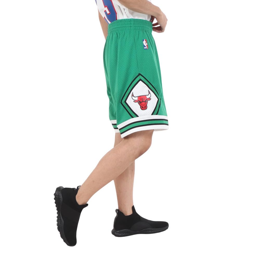 Mitchell & Ness Chicago Bulls NBA Swingman Shorts for Men - 2008 Retro Basketball Shorts for Gym, Streetwear & Casual Outfits