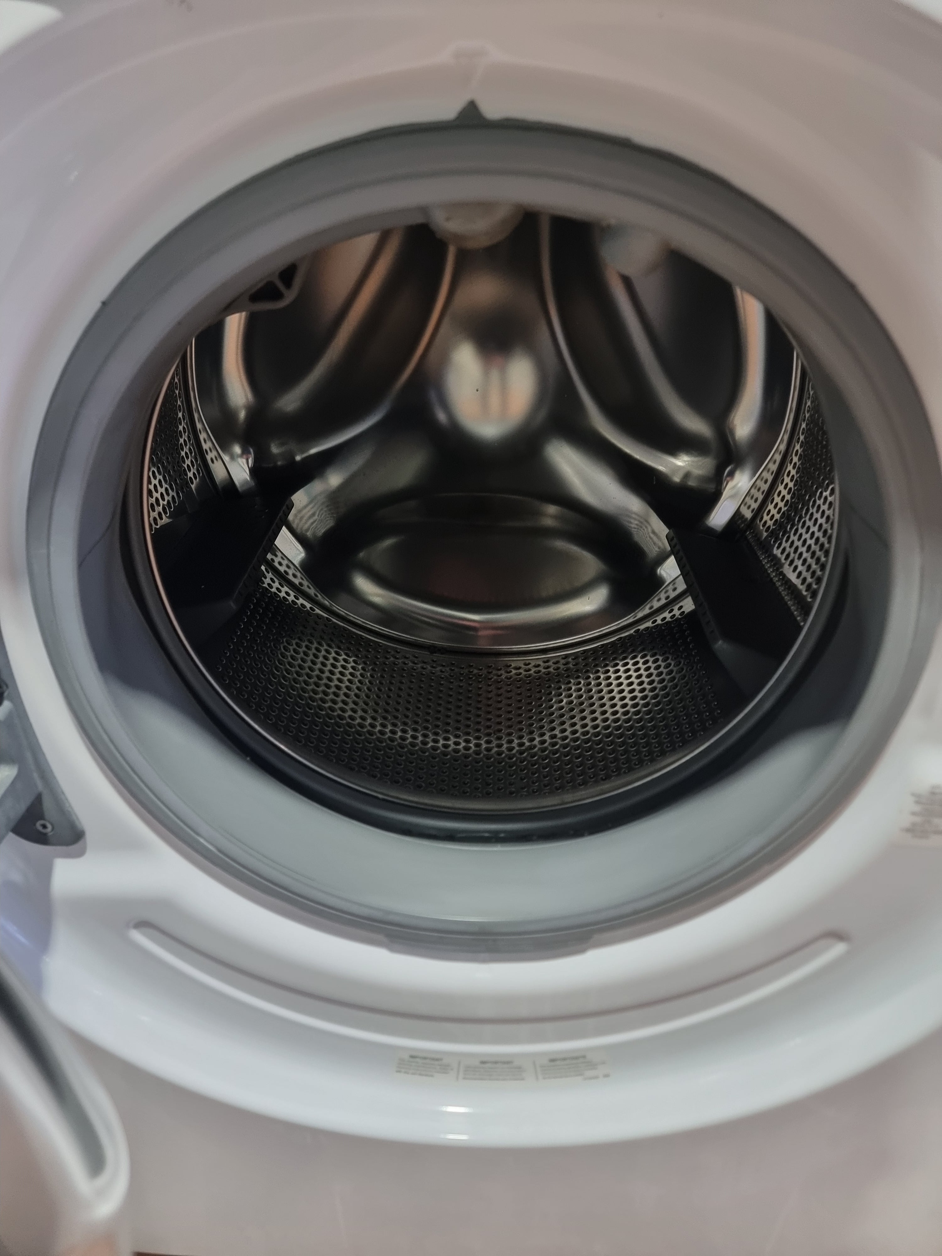 Frigidaire ATF6000FS2 Front Load Washer - White | Energy Efficient, Large Capacity | Perfect for Laundry Rooms & Apartments