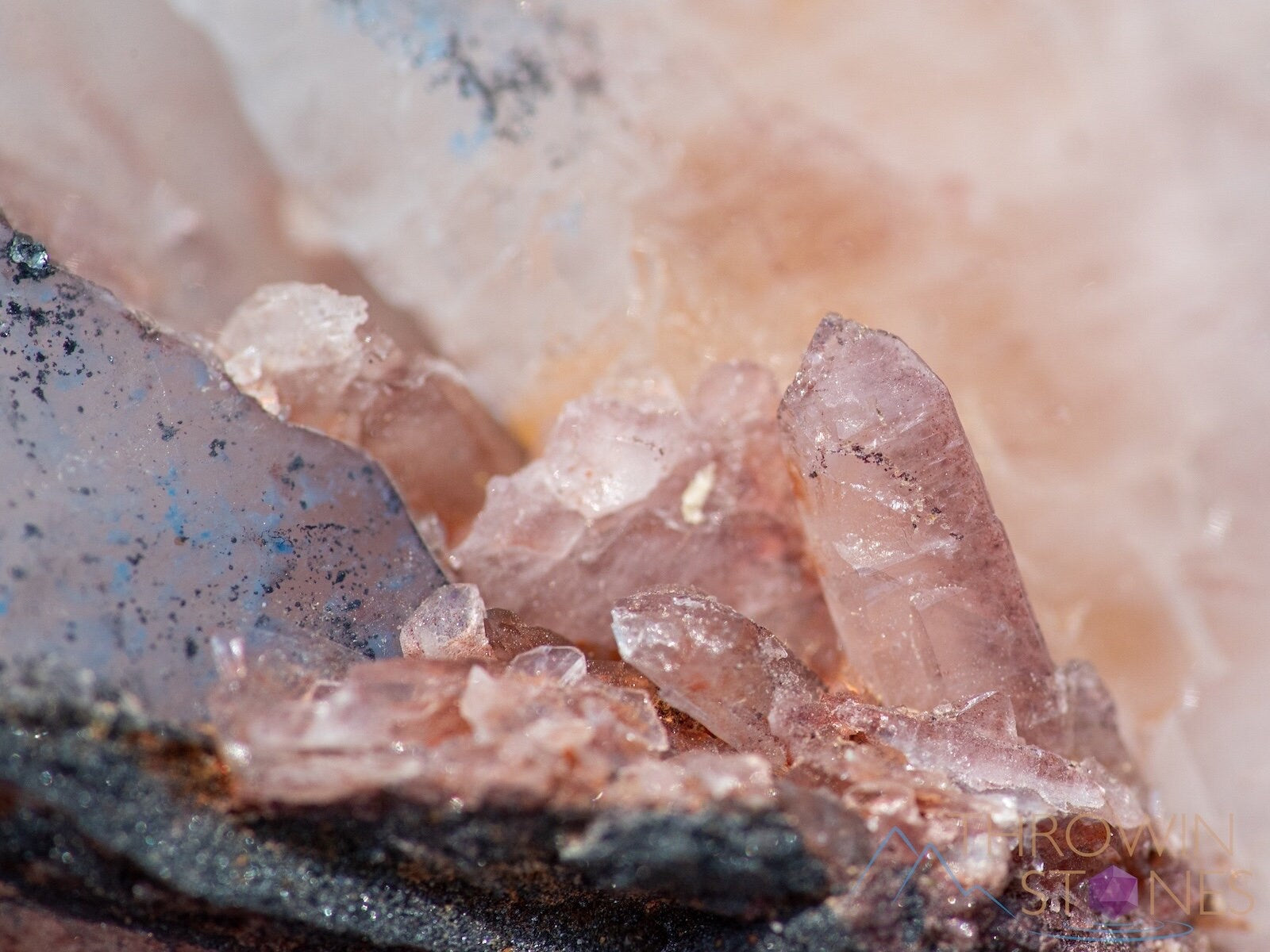 Natural QUARTZ Raw Crystal Point with HEMATITE - Healing Stone for Home Decor, Housewarming Gift, Meditation & Spiritual Healing | Perfect for Feng Shui, Office Desk & Yoga Space