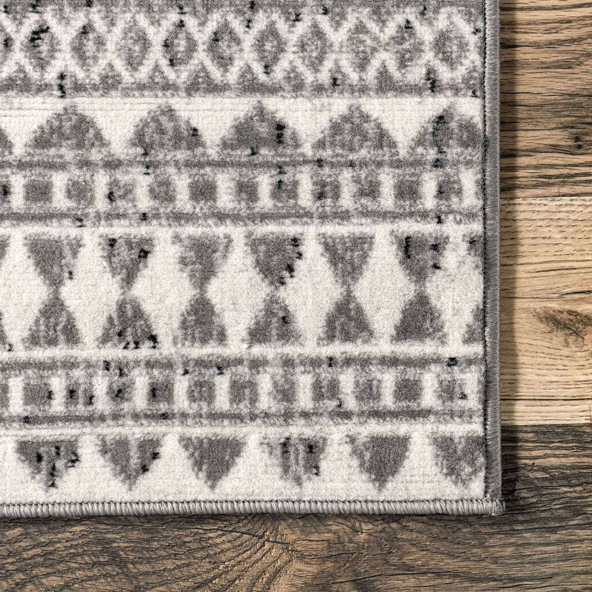 Stylish Devin Geometric Banded Area Rug in Grey - Perfect for Living Room, Bedroom & Home Decor